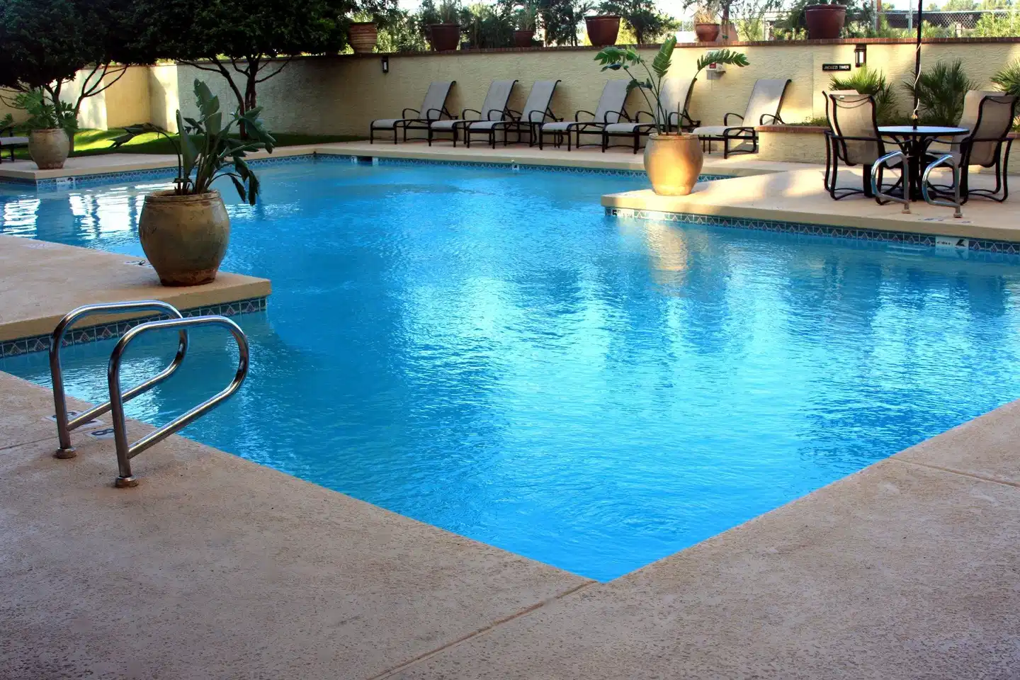 Crowne Plaza Phoenix Airport Pool