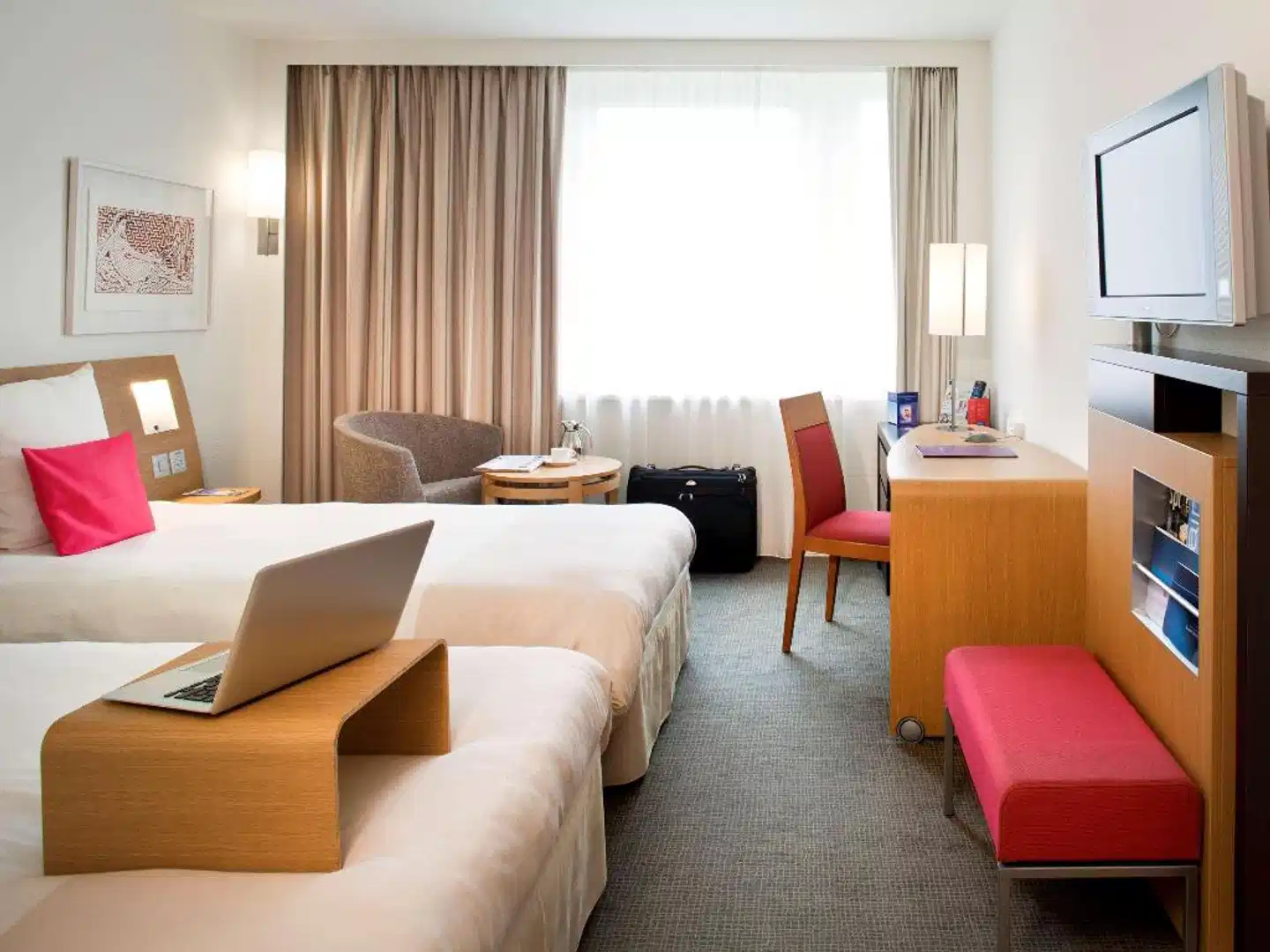 Novotel Zurich Airport Messe Hotel Wohnbeispiel