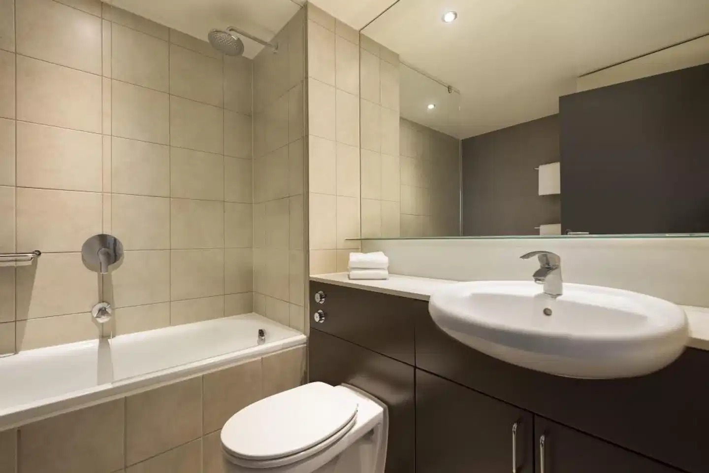 Adina Apartment Hotel Copenhagen Badezimmer