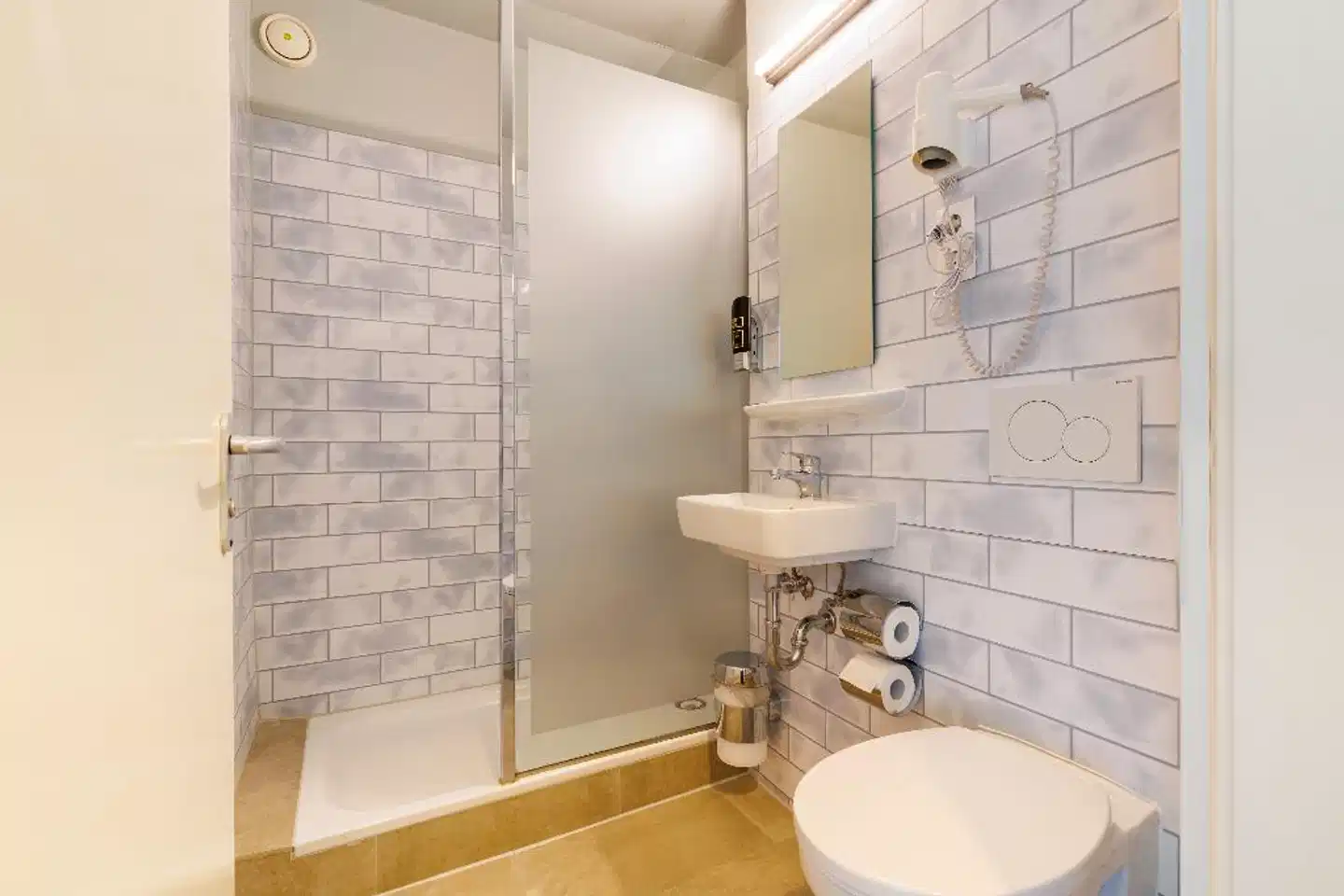 A & O München Hackerbrücke Badezimmer