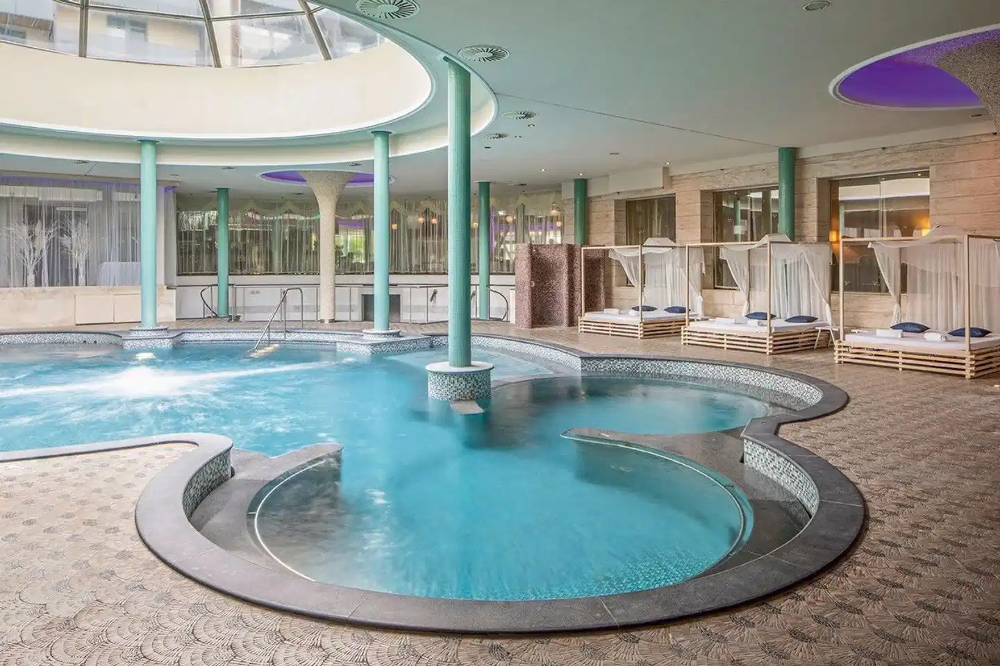 Spirit Hotel & Thermal Spa Hallenbad