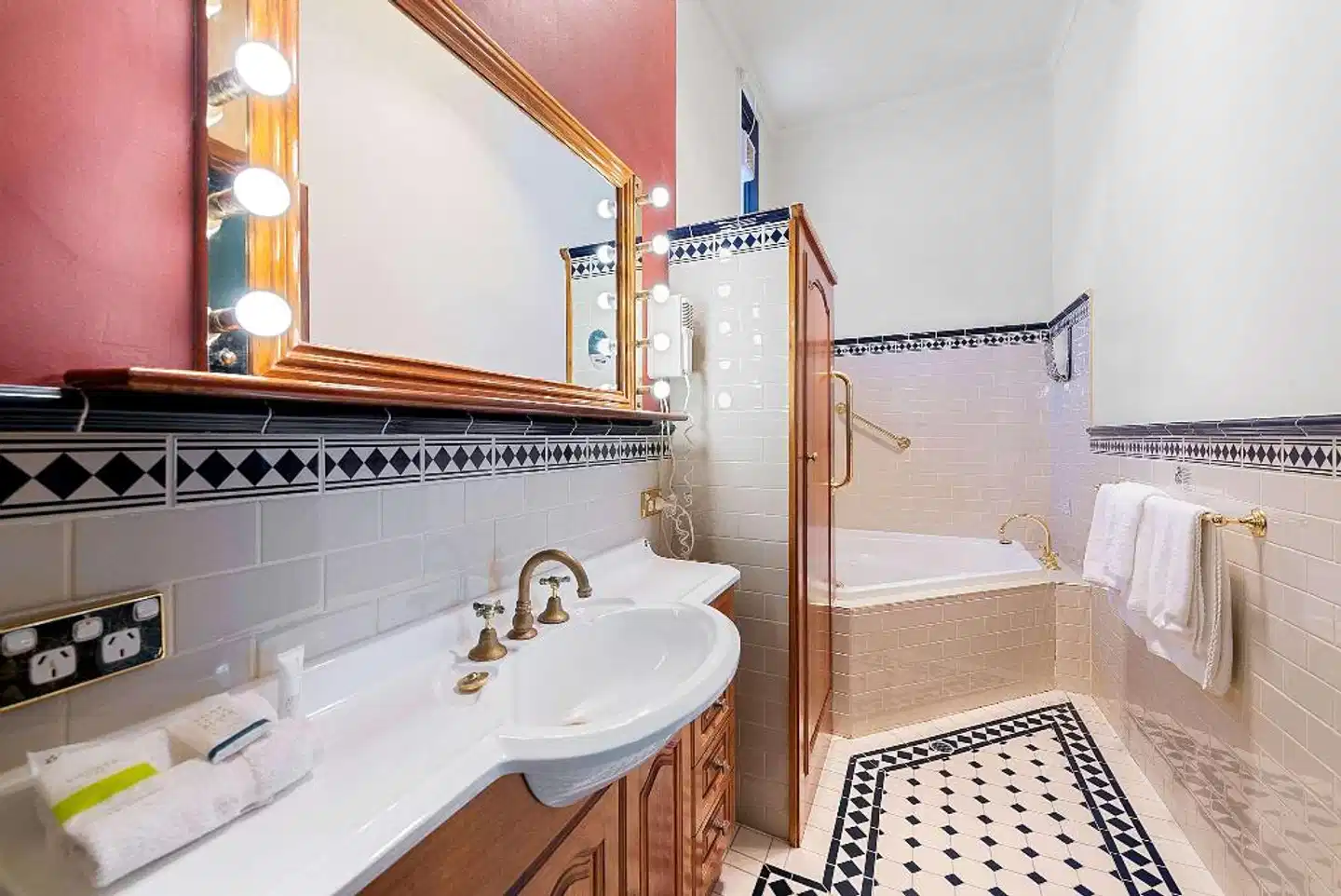 Quality Hotel Colonial Launceston Badezimmer