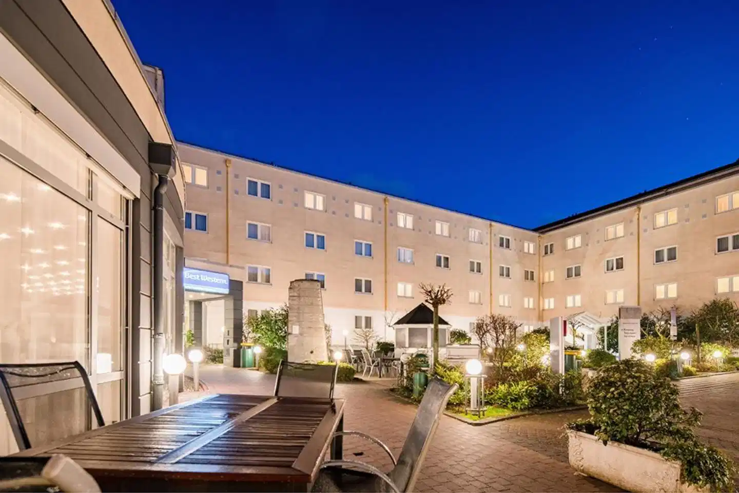 AMEDIA Hotel & Suites Frankfurt Airport Aussenansicht