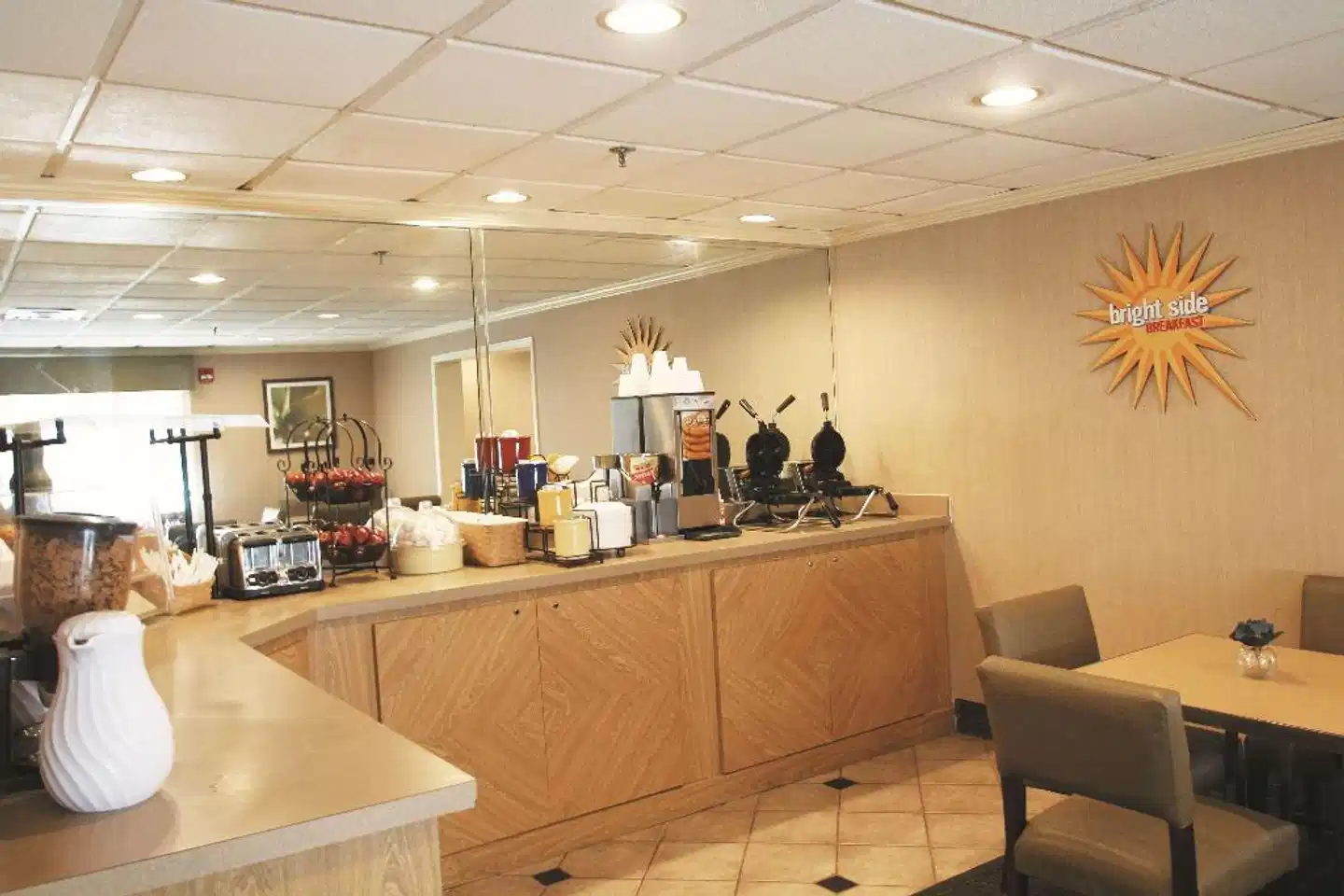 La Quinta Inn & Suites by Wyndham Orlando South Lobby