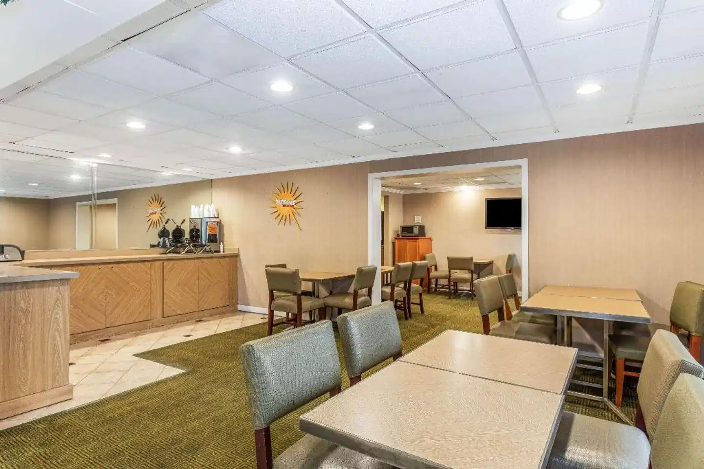 La Quinta Inn & Suites by Wyndham Orlando South Lobby