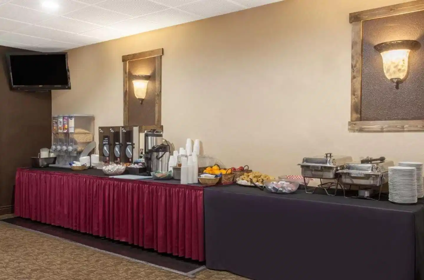 Ramada by Wyndham Fresno North Restaurant