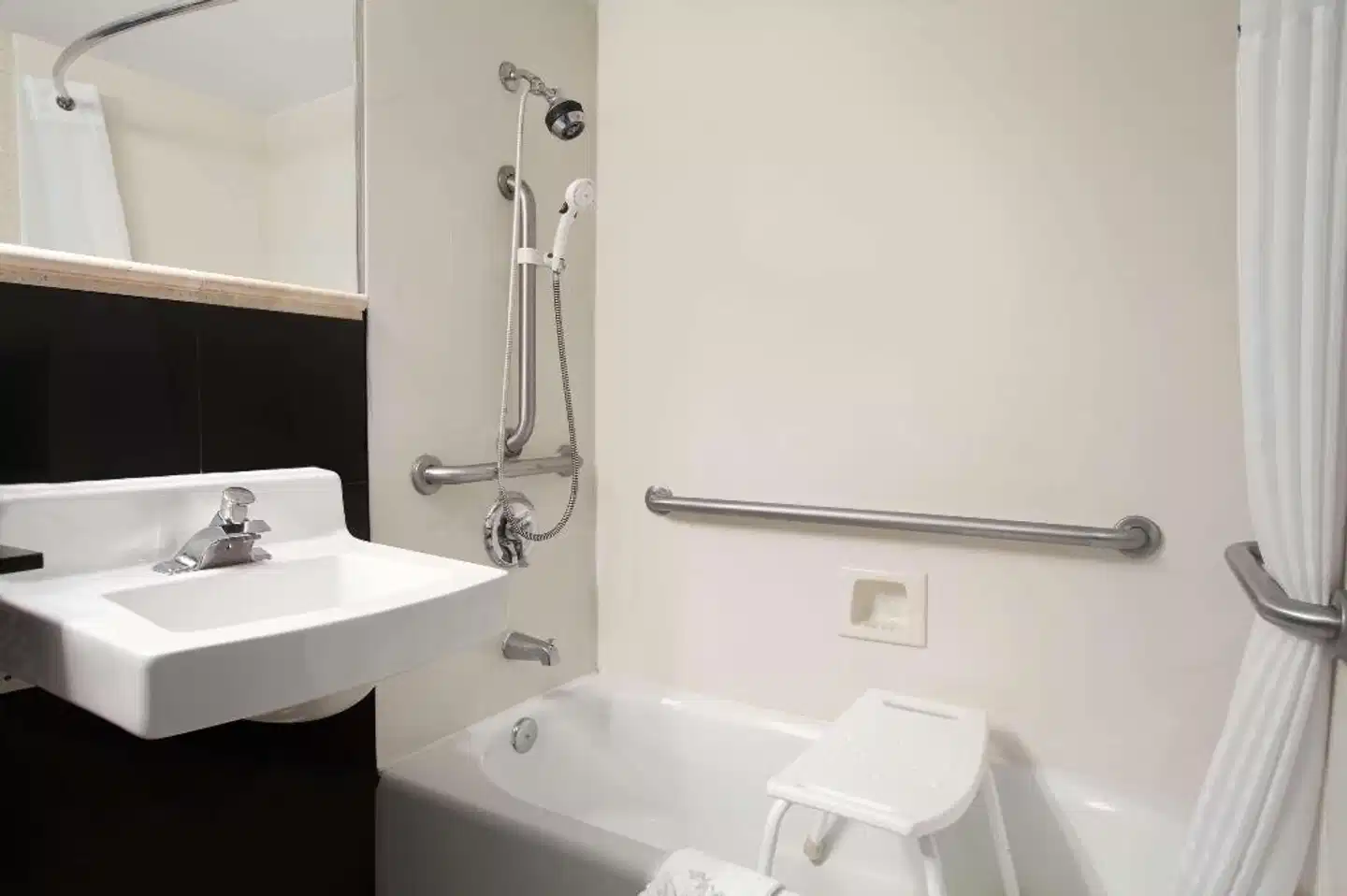 Days Inn Concord Badezimmer