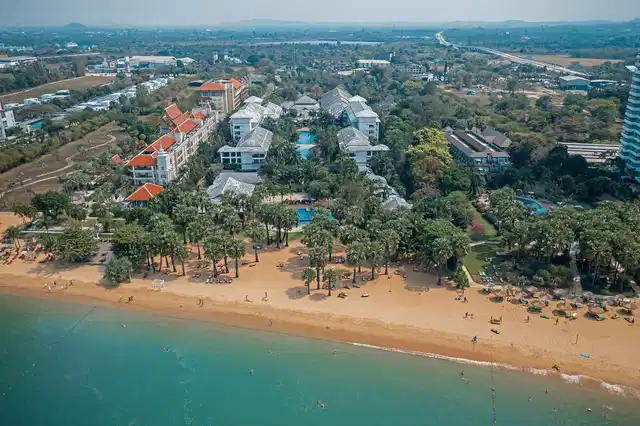 Ravindra Beach Resort & Spa Landschaft