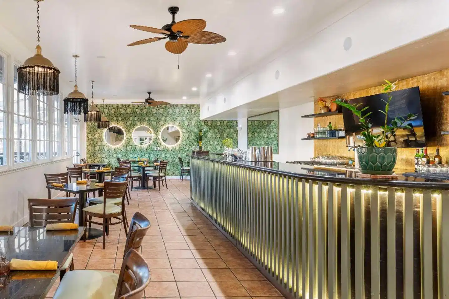 Best Western Plus Hill House Bar