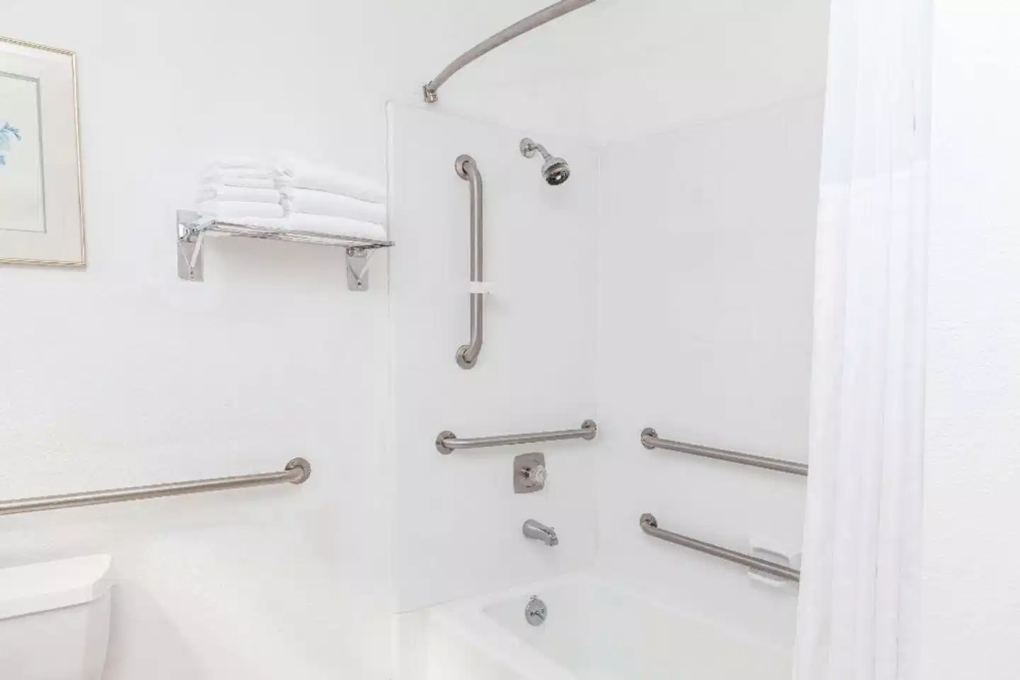 Days Inn & Suites by Wyndham Sunnyvale Badezimmer