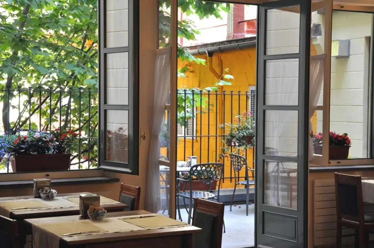 Roma e Rocca Cavour Lobby