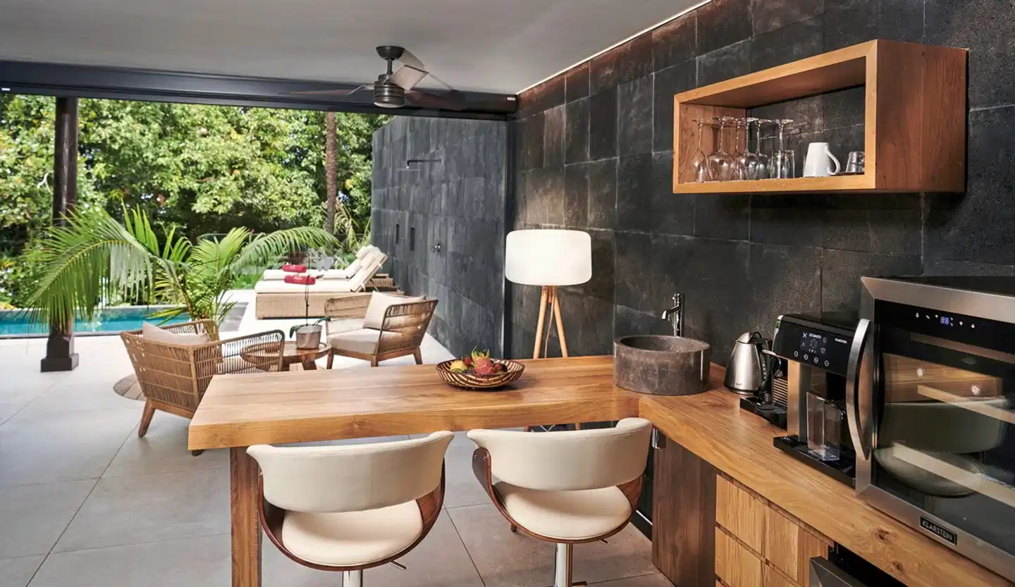 Palm Hotel & Spa Bar