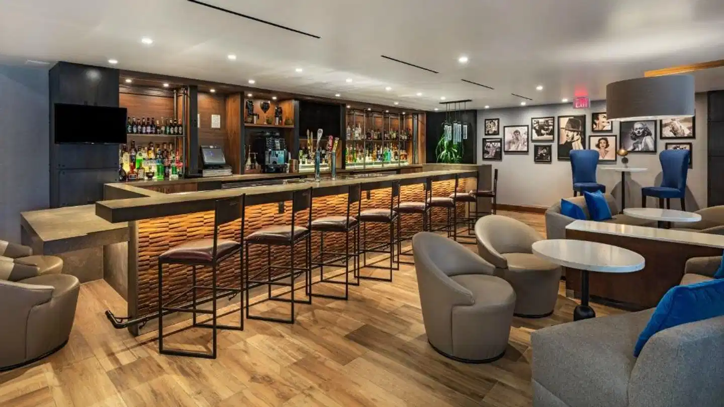 Four Points by Sheraton Los Angeles Westside Bar