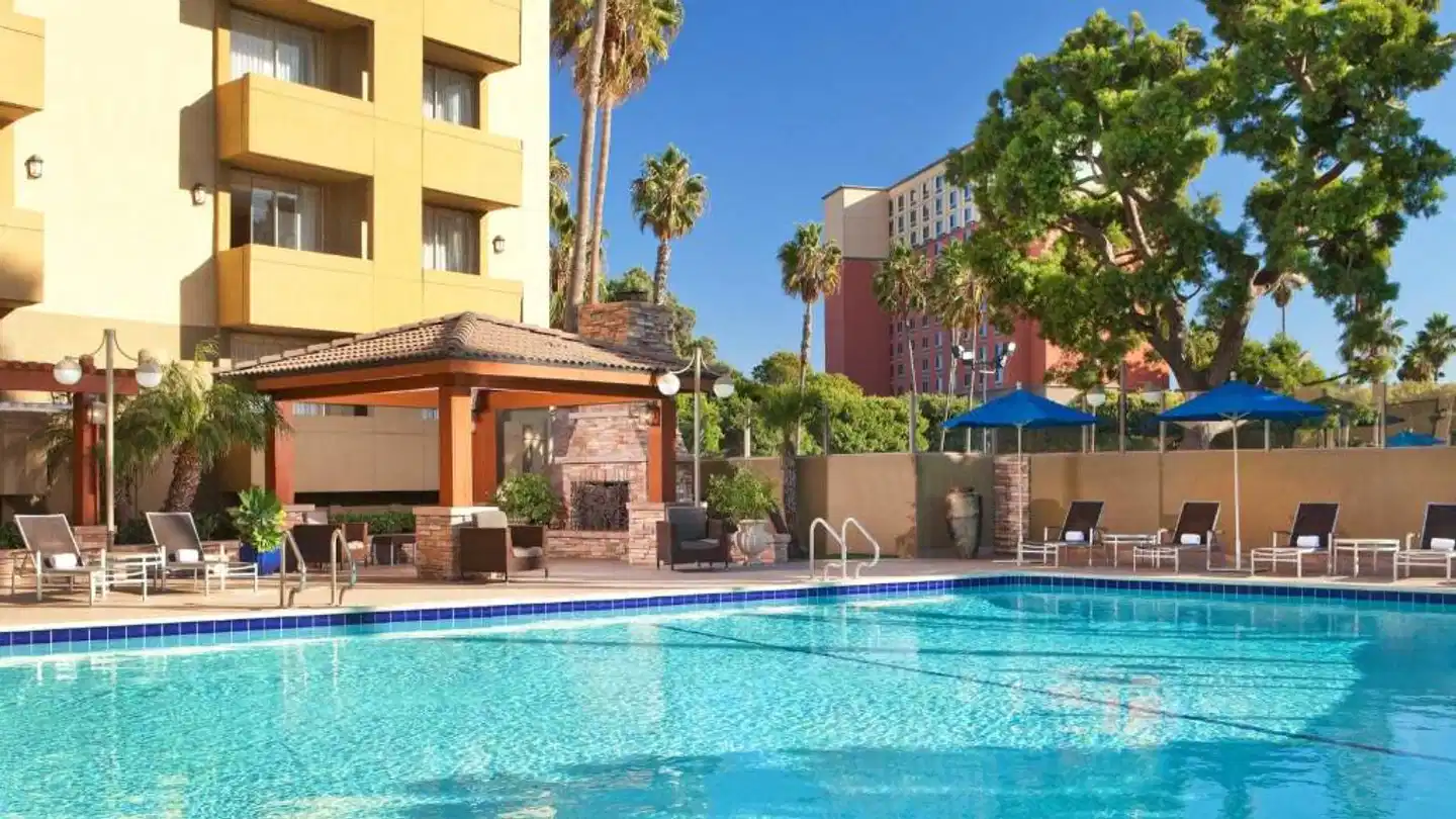 Four Points by Sheraton Los Angeles Westside Pool