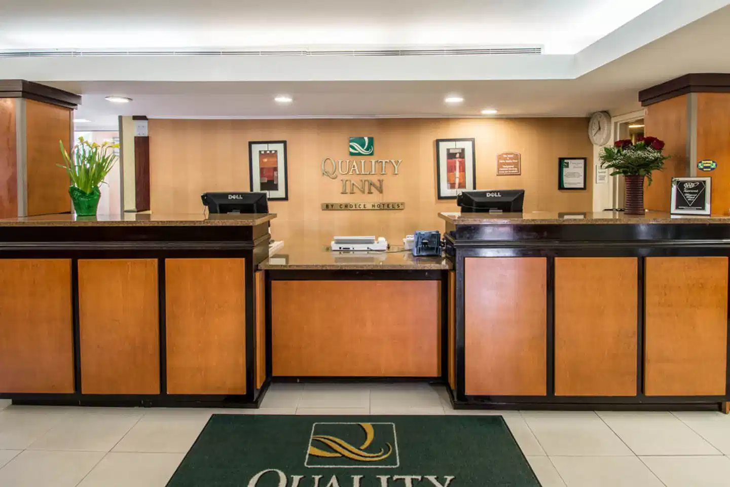 Quality Inn Miami Airport Lobby