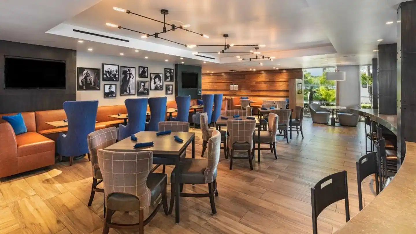 Four Points by Sheraton Los Angeles Westside Bar