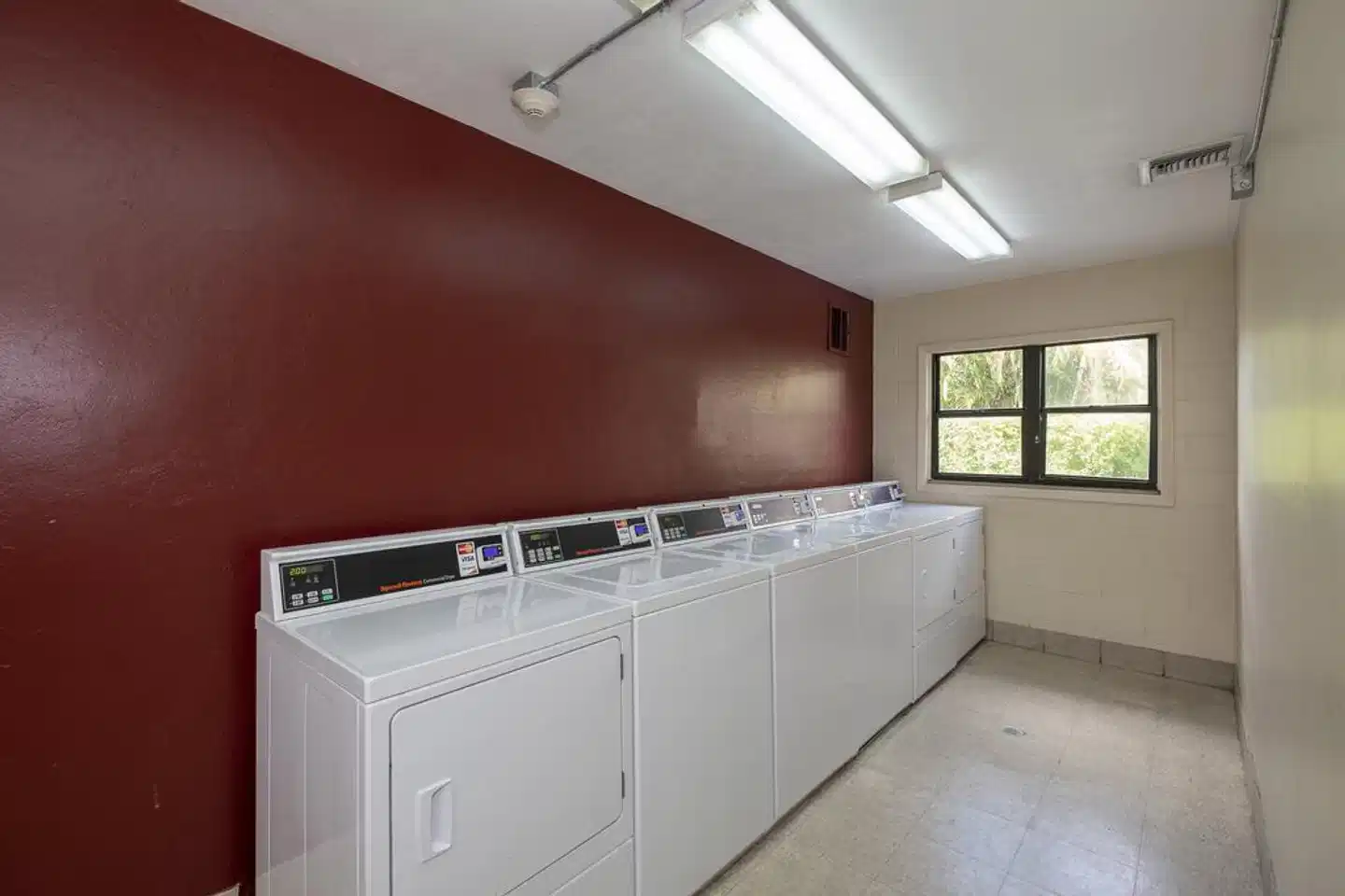 Red Roof PLUS+ And Suites Naples Downtown-5th Ave S Badezimmer