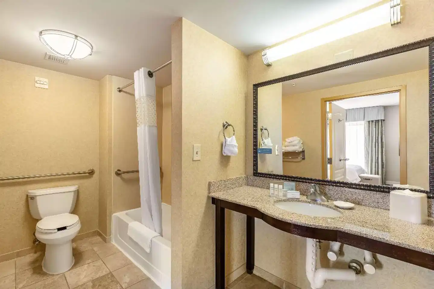 Hampton Inn & Suites Orlando-South Lake Buena Vista Badezimmer