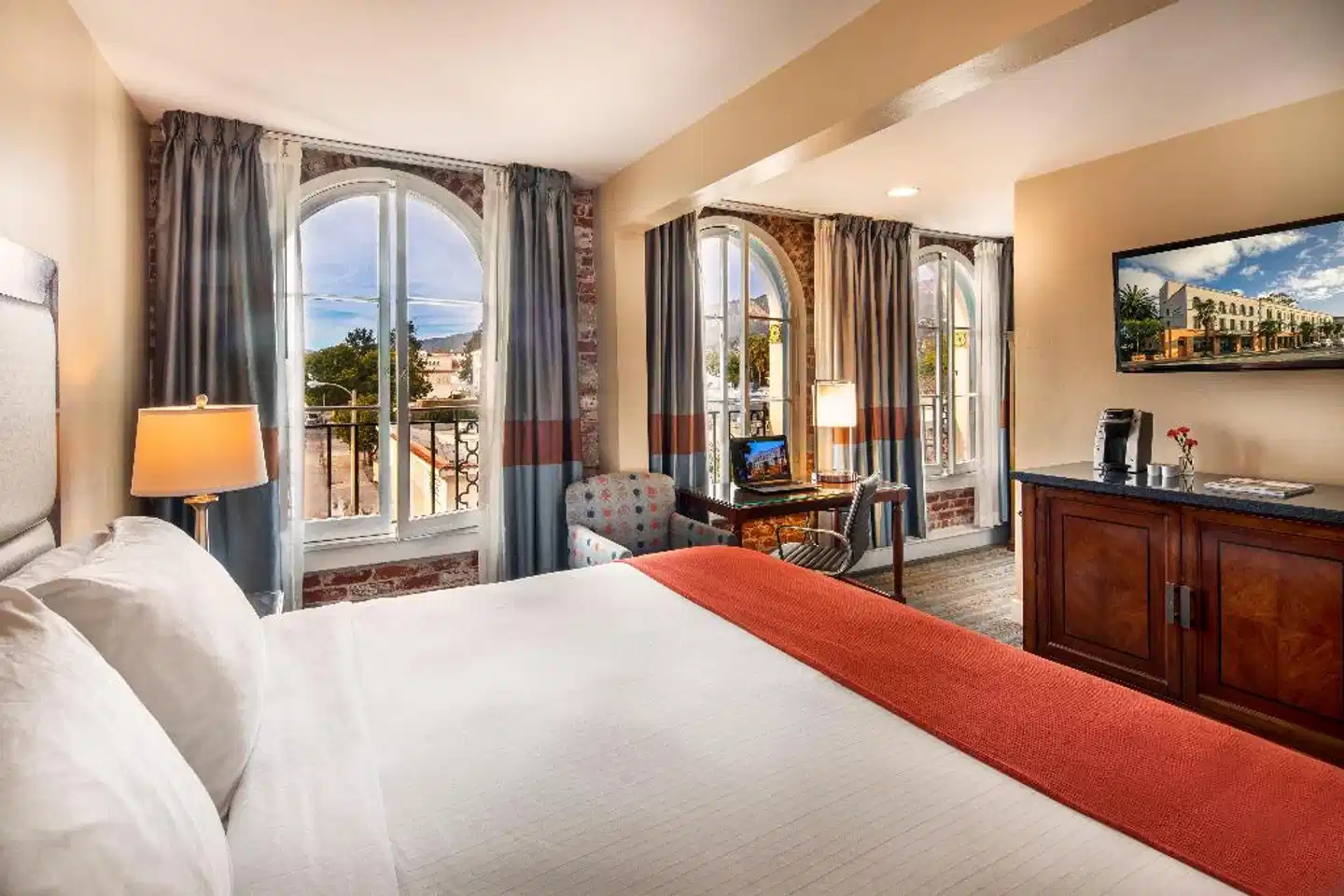 Hotel Virginia Santa Barbara, Tapestry Collection by Hilton Wohnbeispiel