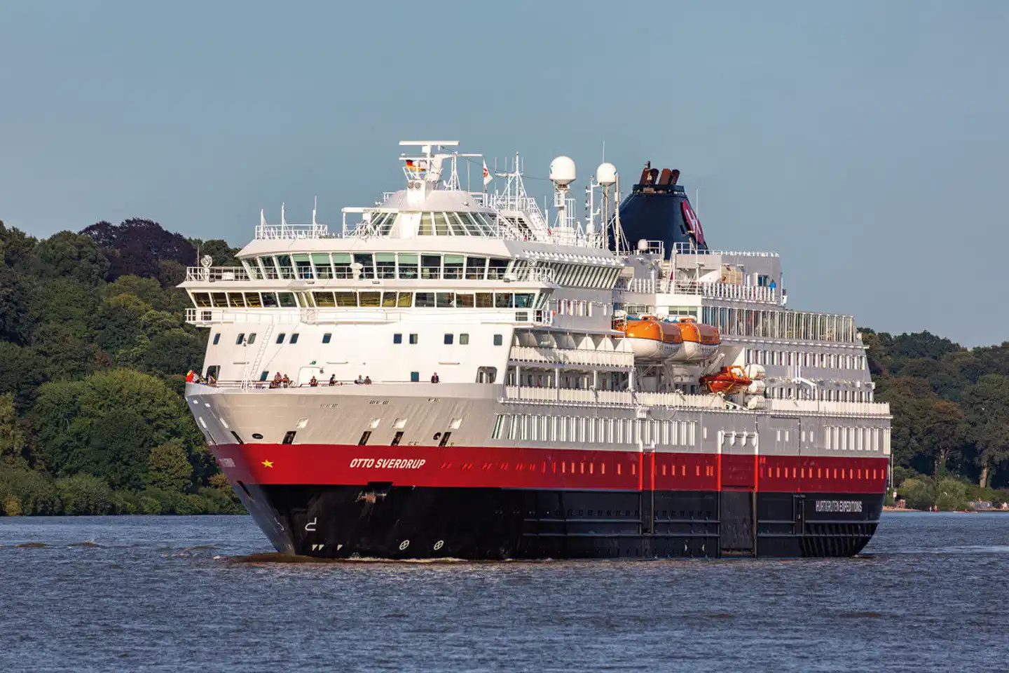 ADAC Special Hurtigruten: Mit MS Finnmarken auf den Spuren der Postschiffroute Aussenansicht