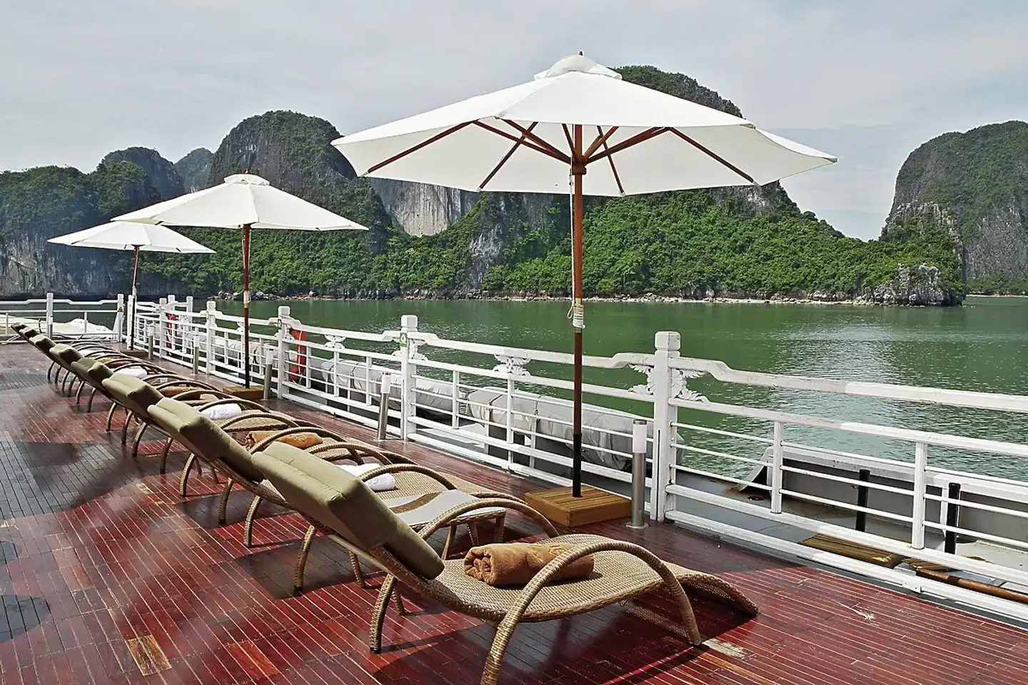 Halong Bucht für Genießer (1 Nacht) Terrasse