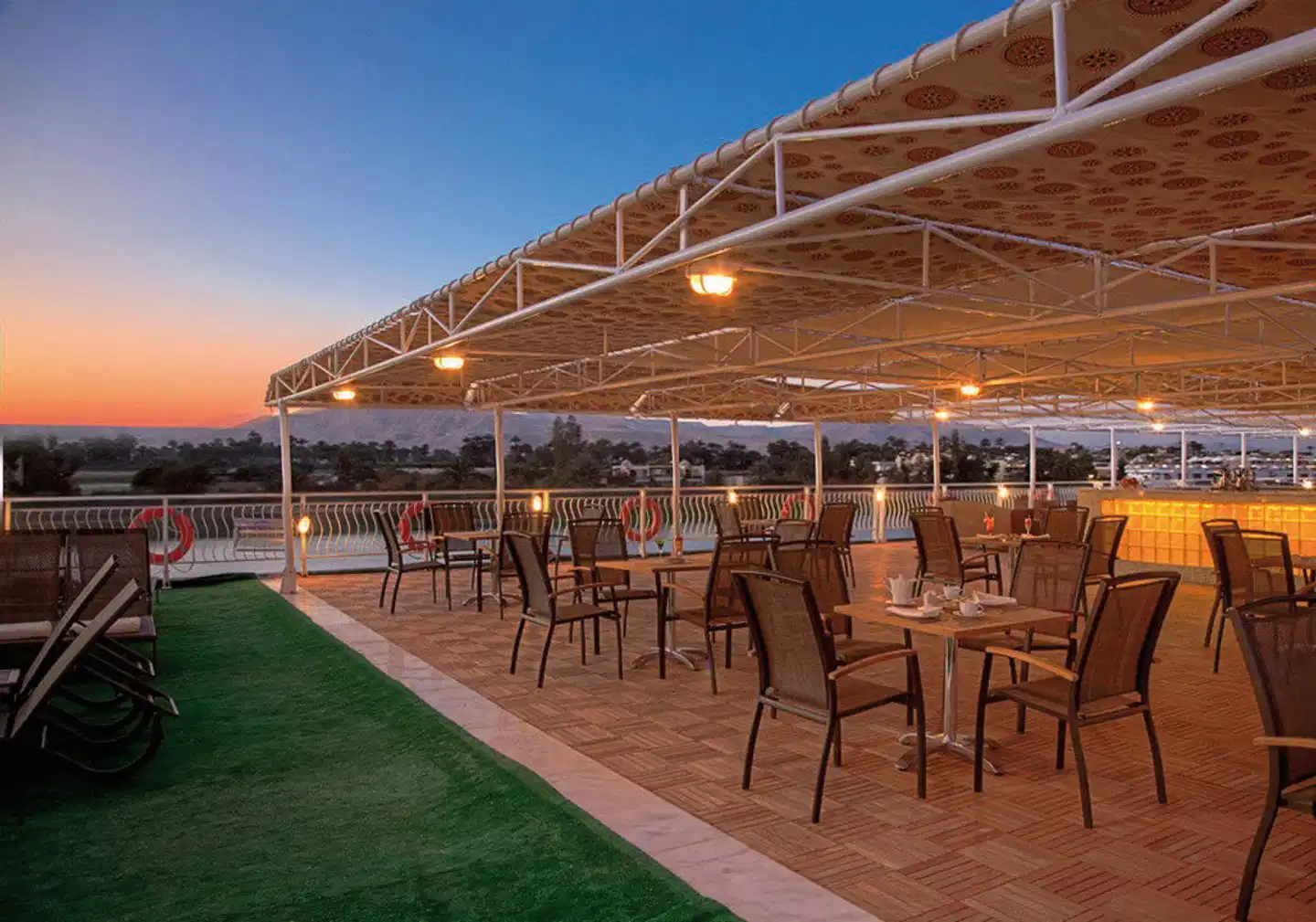 Klassische Nilkreuzfahrt mit Steigenberger Legacy Bar