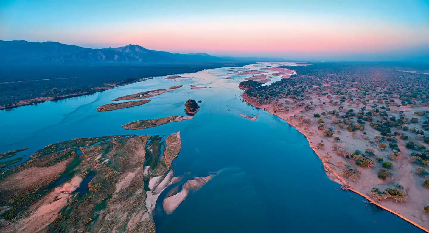 Wasser, Wüste, wilde Tiere - unterwegs von Victoria Falls nach Windhoek Landschaft