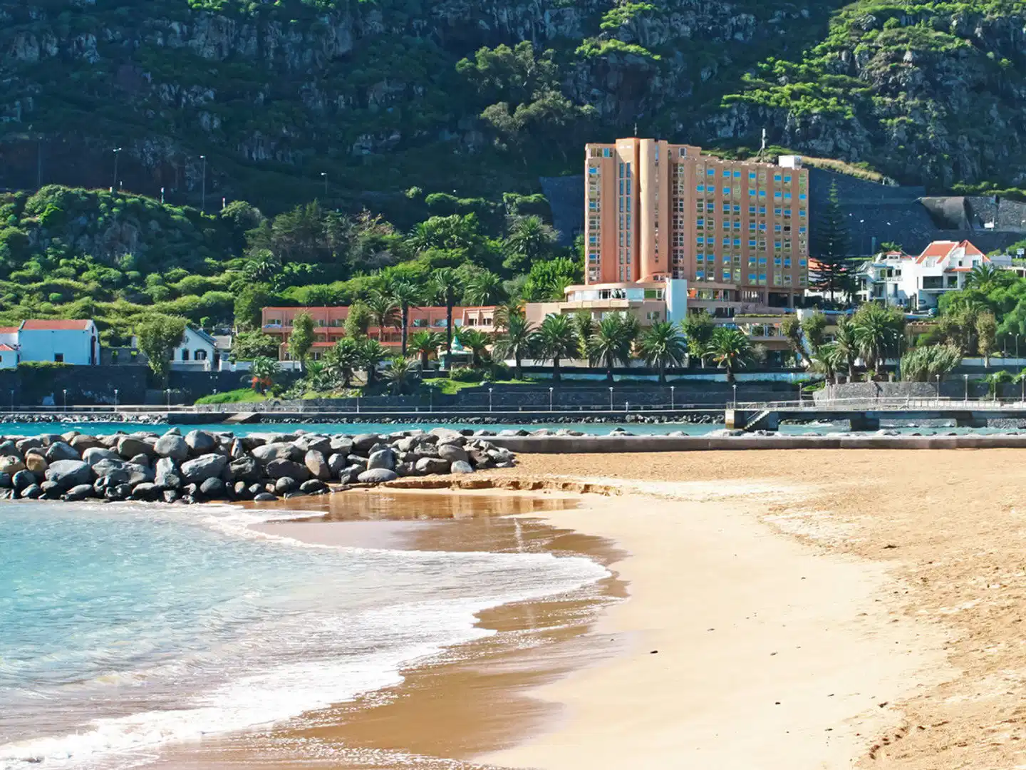 Dom Pedro Madeira Strand