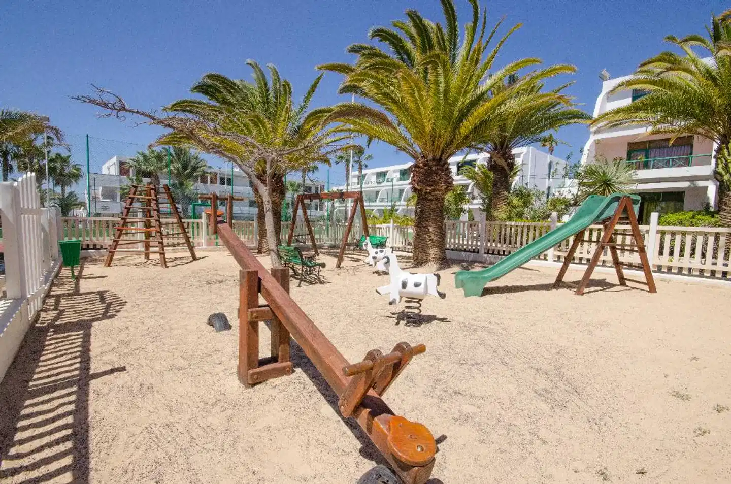 Apartamentos La Peñita Strand