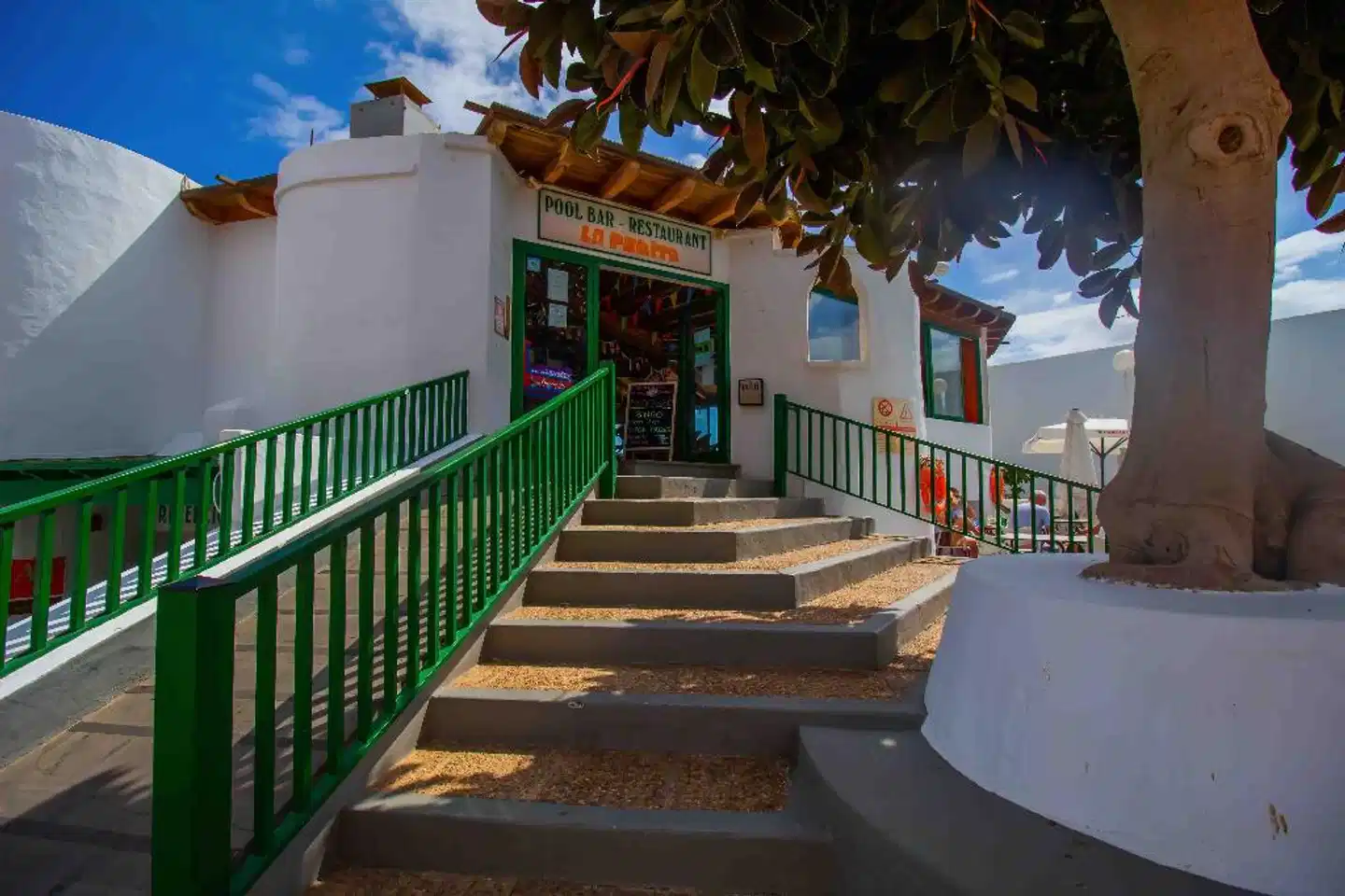 Apartamentos La Peñita Aussenansicht