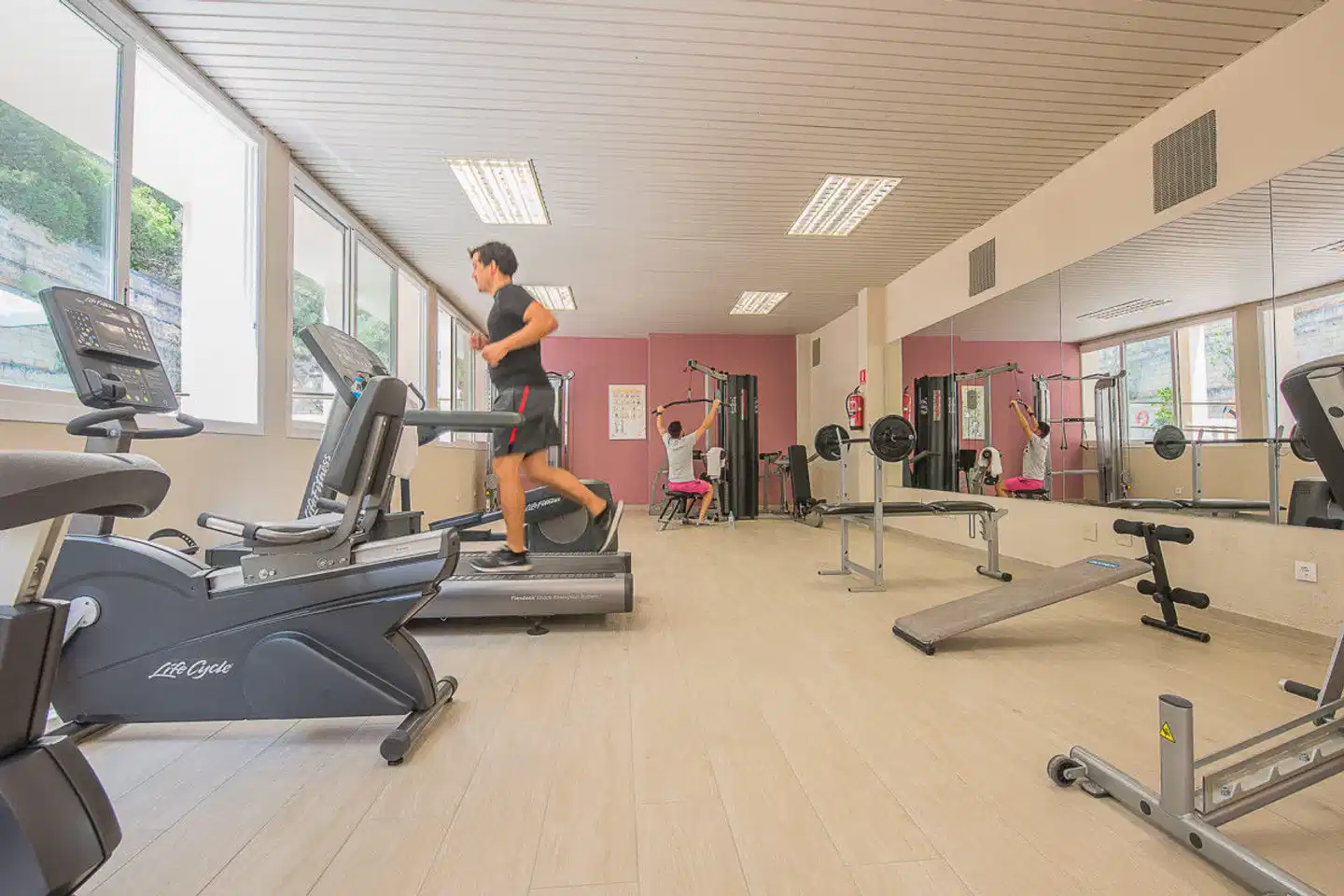 Flor los Almendros Sport und Entertainment