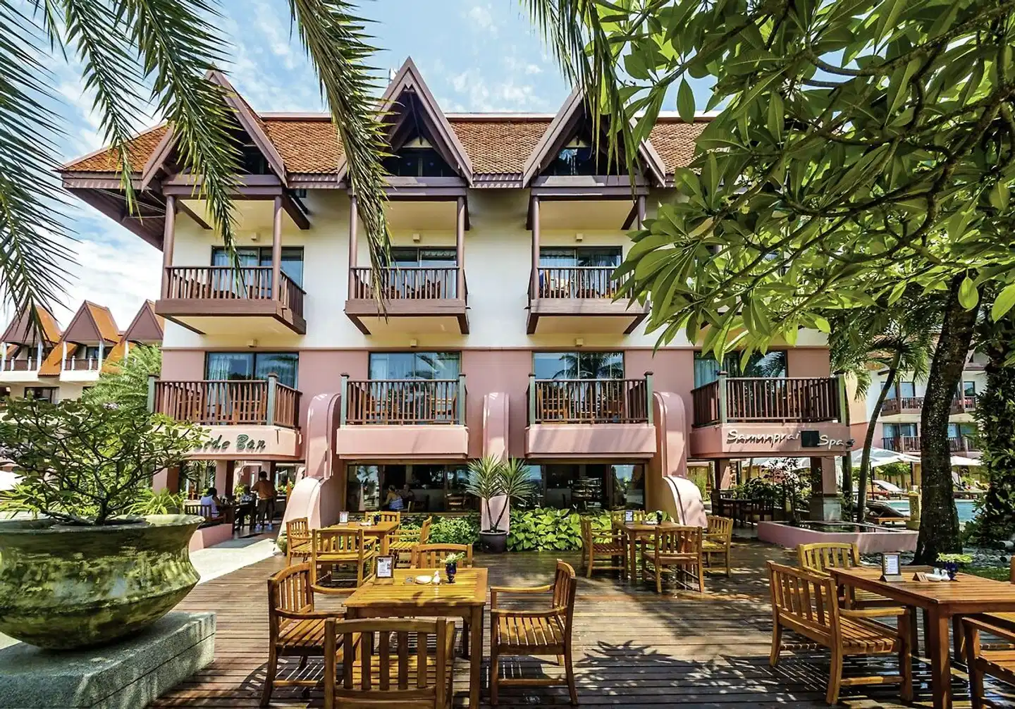 Seaview Patong Hotel Restaurant