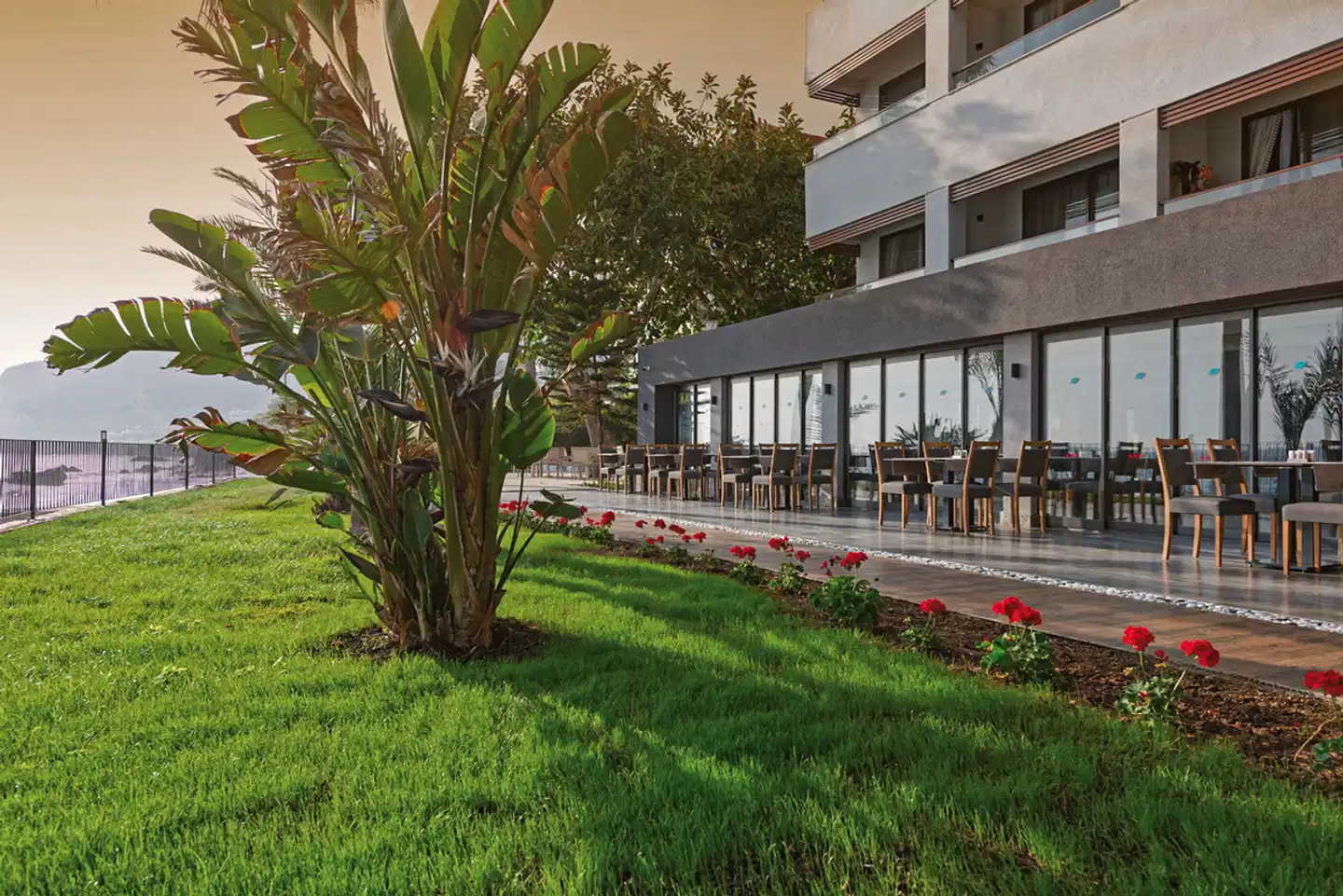 Floria Beach Hotel Garten