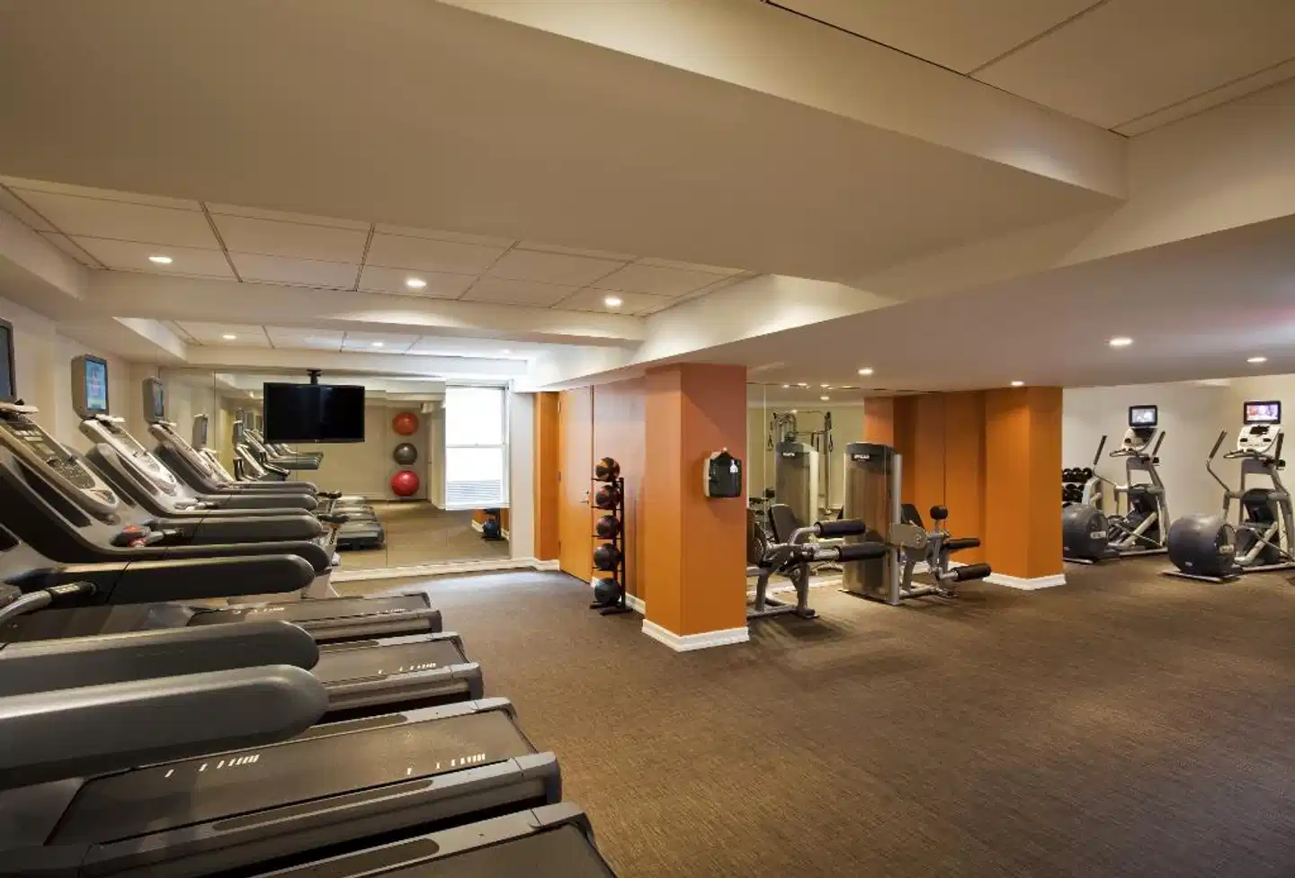 The Lexington New York City, Autograph Collection Sport und Entertainment