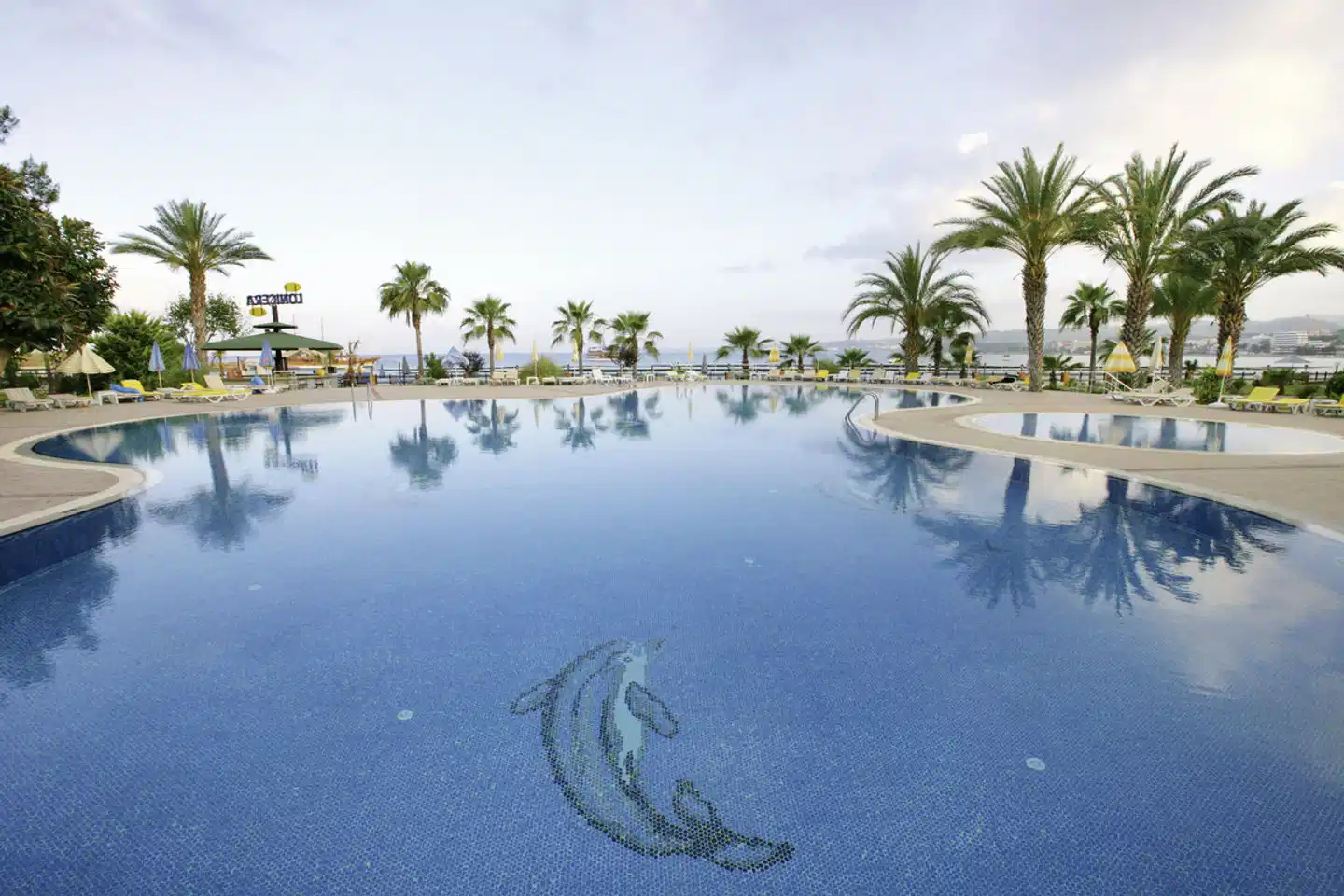 Lonicera World Hotel Pool