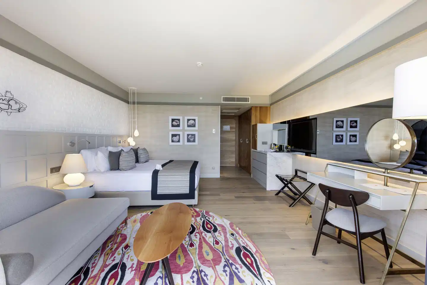 Acanthus & Cennet Barut Collection Sport und Entertainment