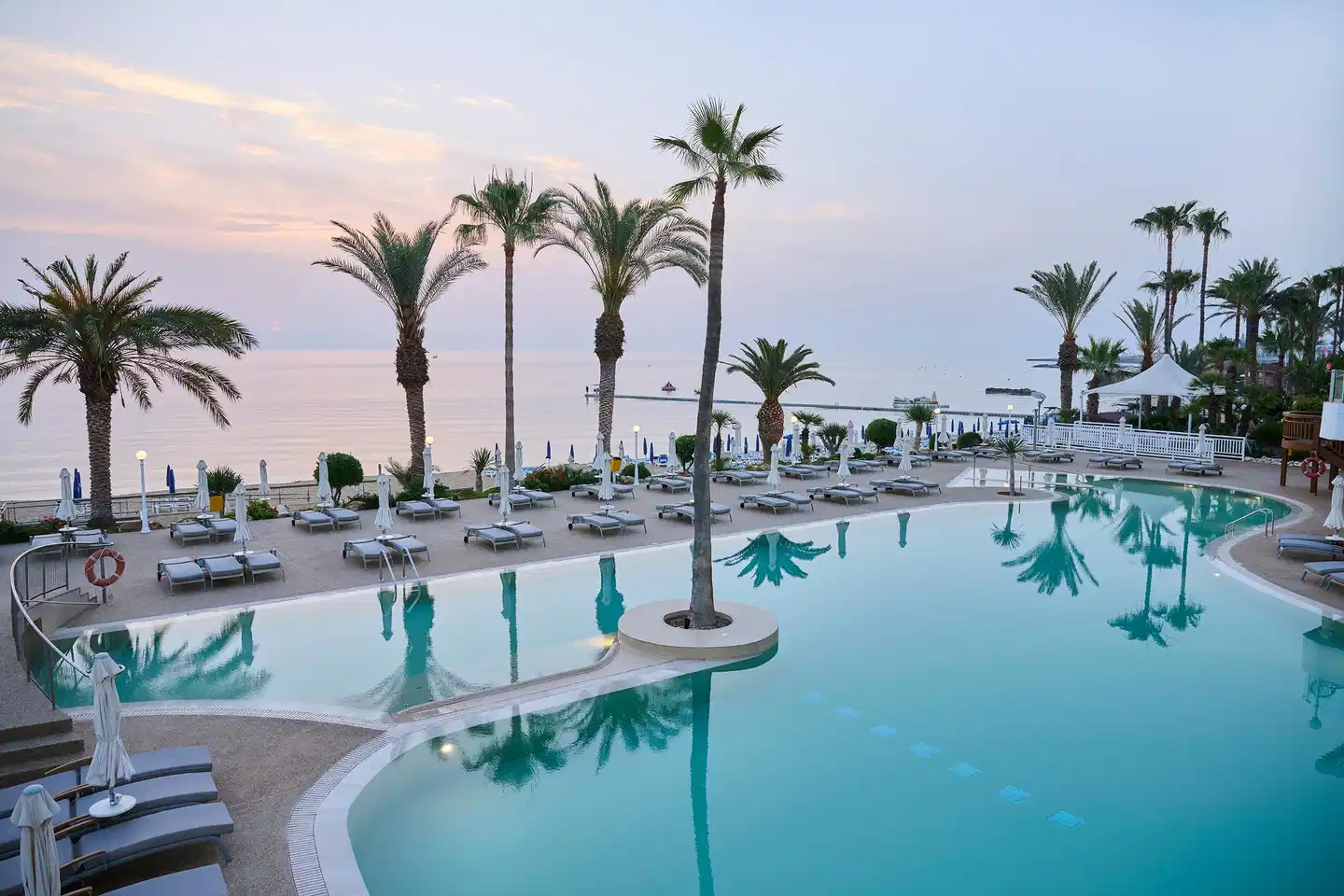 Sunrise Beach Hotel POOL