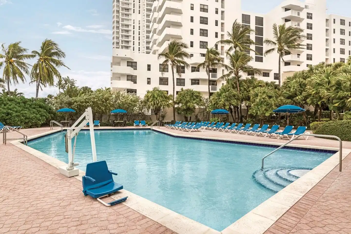 Holiday Inn Miami Beach Pool