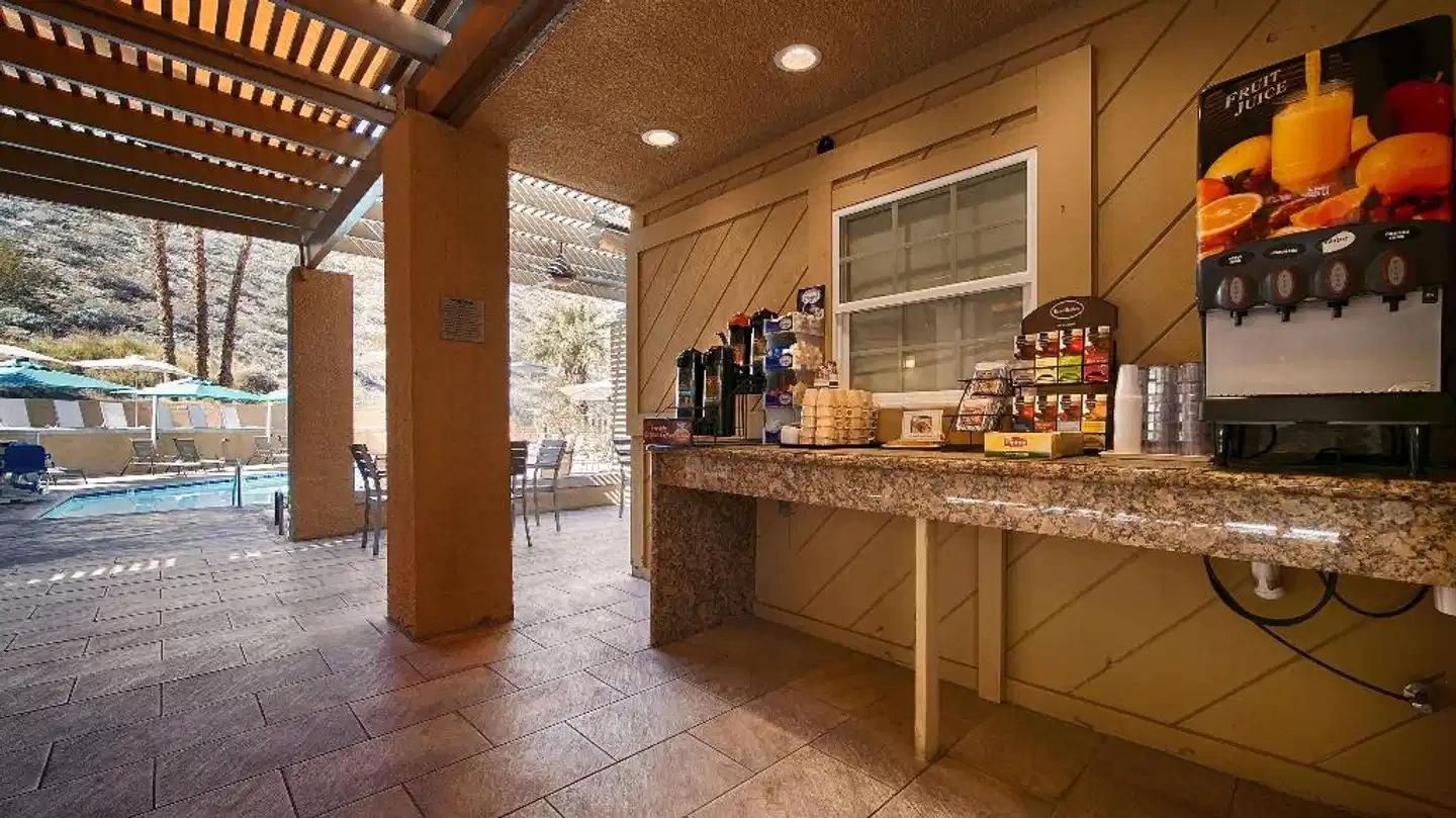 Best Western Inn at Palm Springs Bar