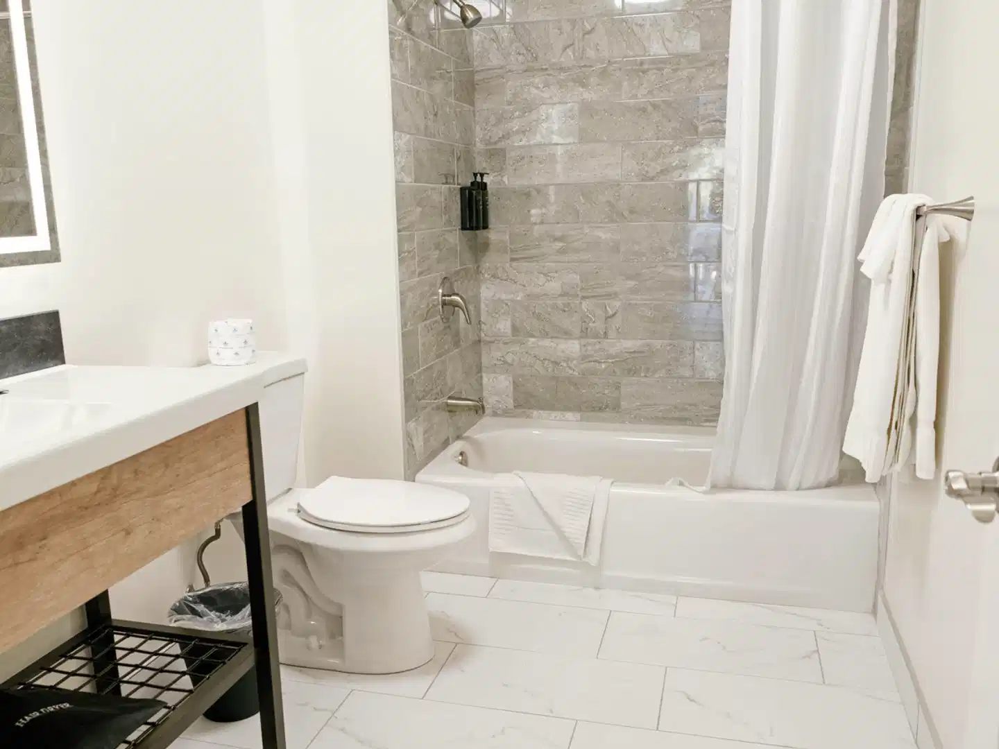 Yosemite Cedar Lodge Badezimmer