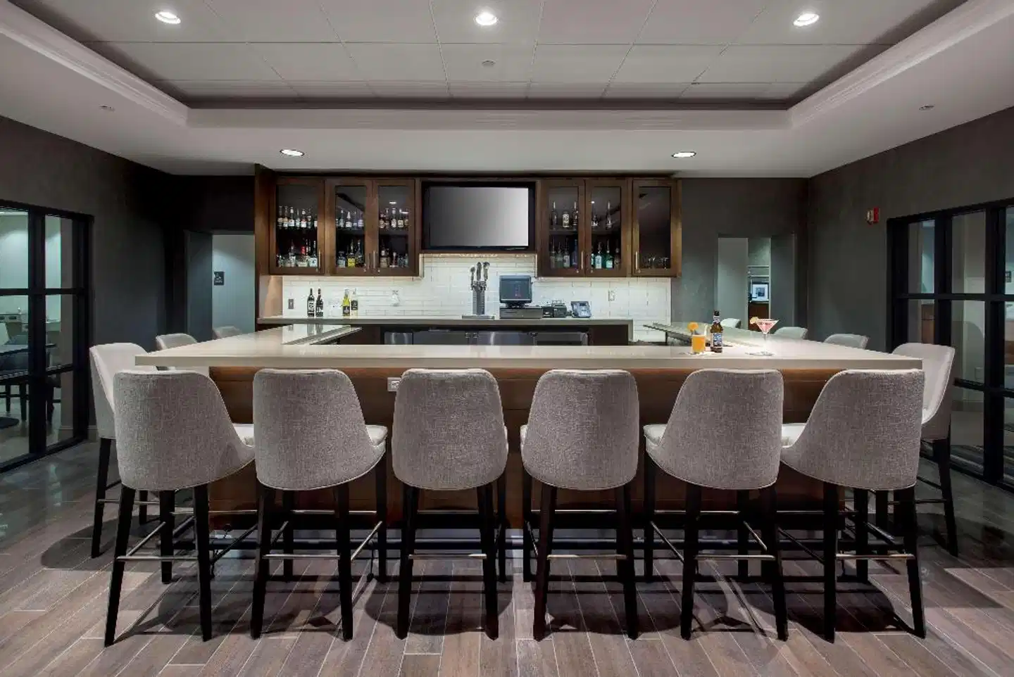 Hampton Inn Boston-Logan Airport Bar