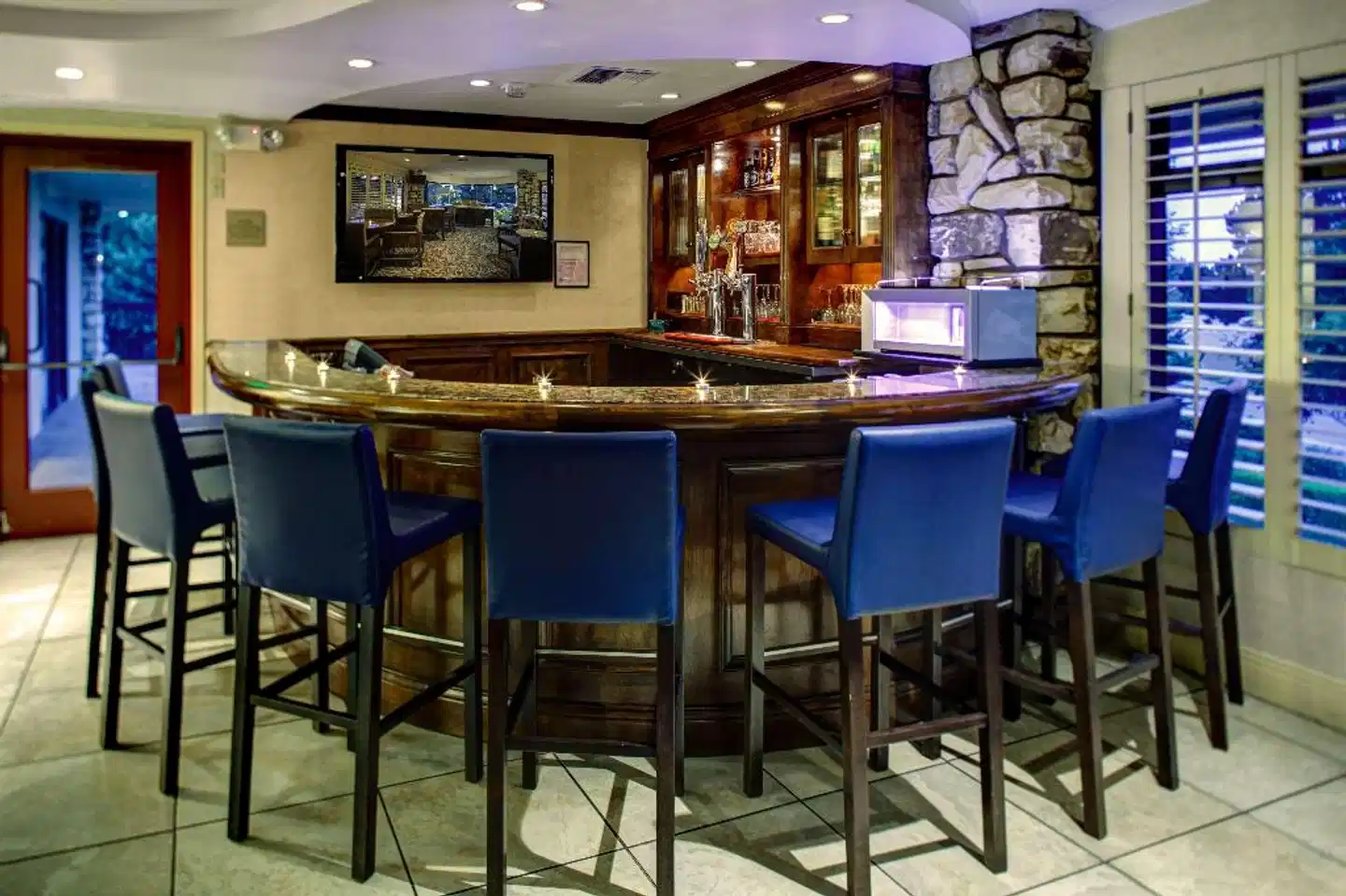 Hilton Garden Inn Monterey Bar