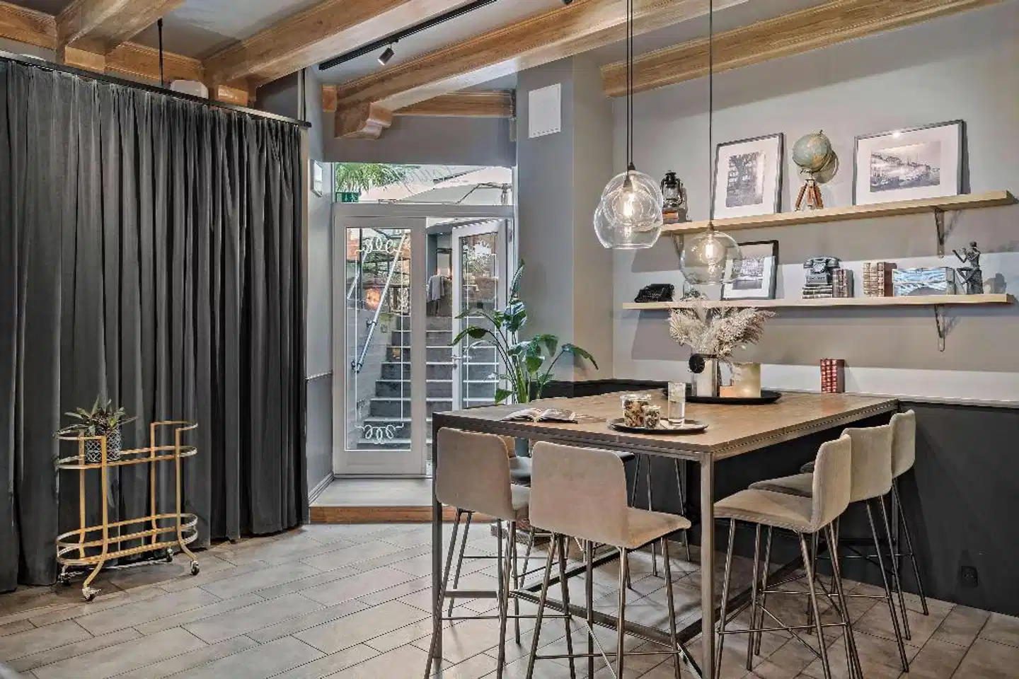 Best Western Hebron Bar