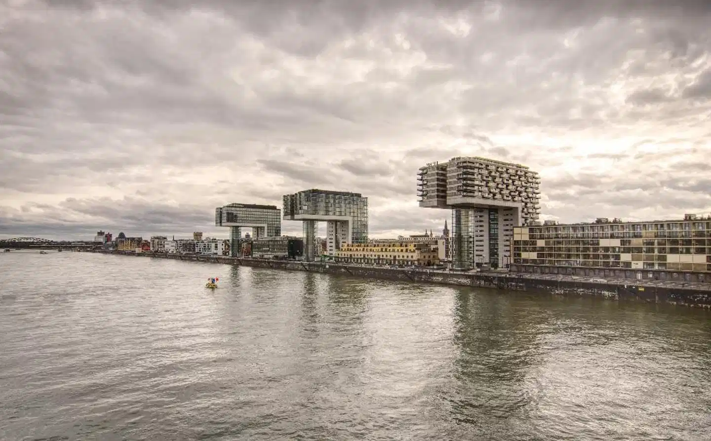 Holiday Inn Express Köln-Mülheim Aussenansicht