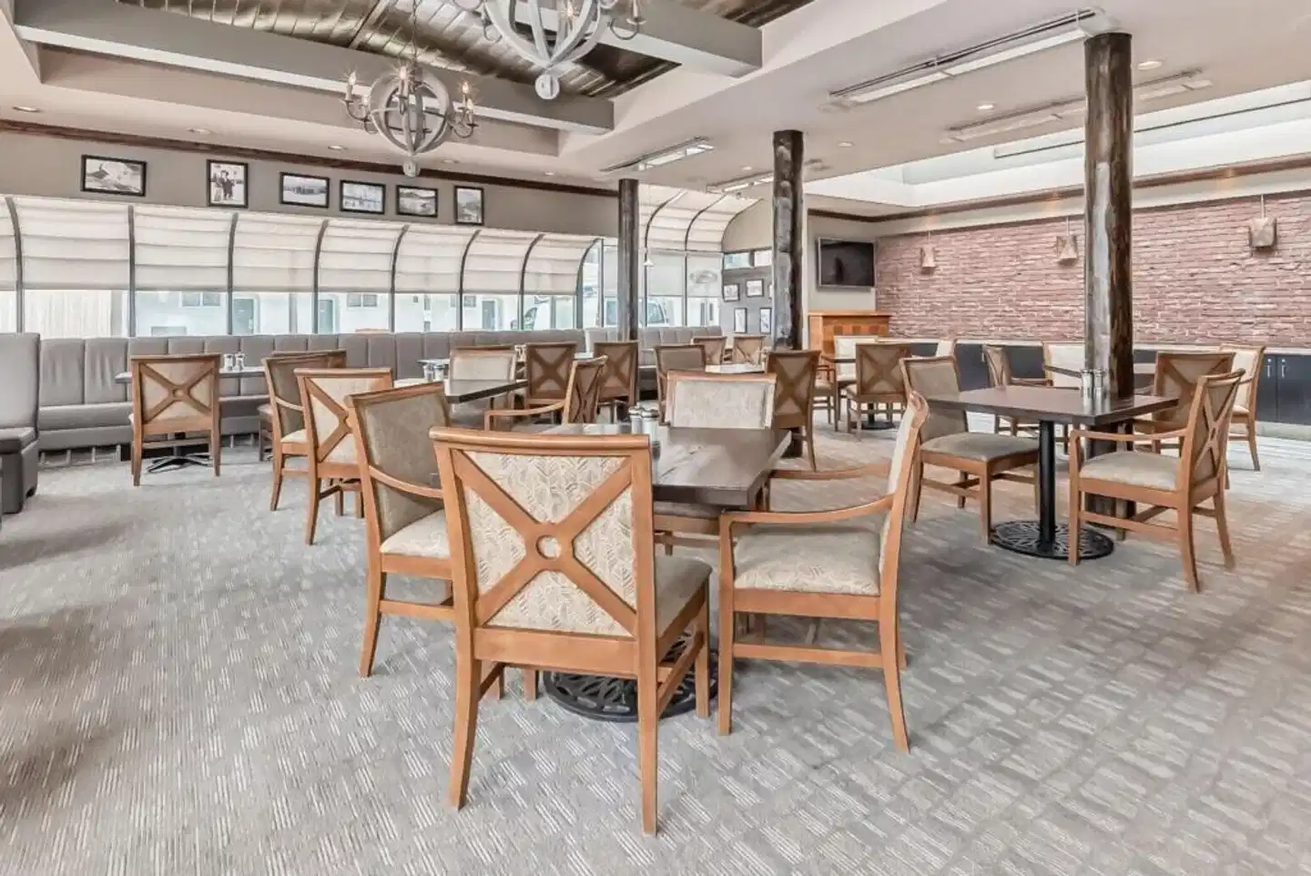 Jasper Inn & Suites by Inn Hotels Lobby