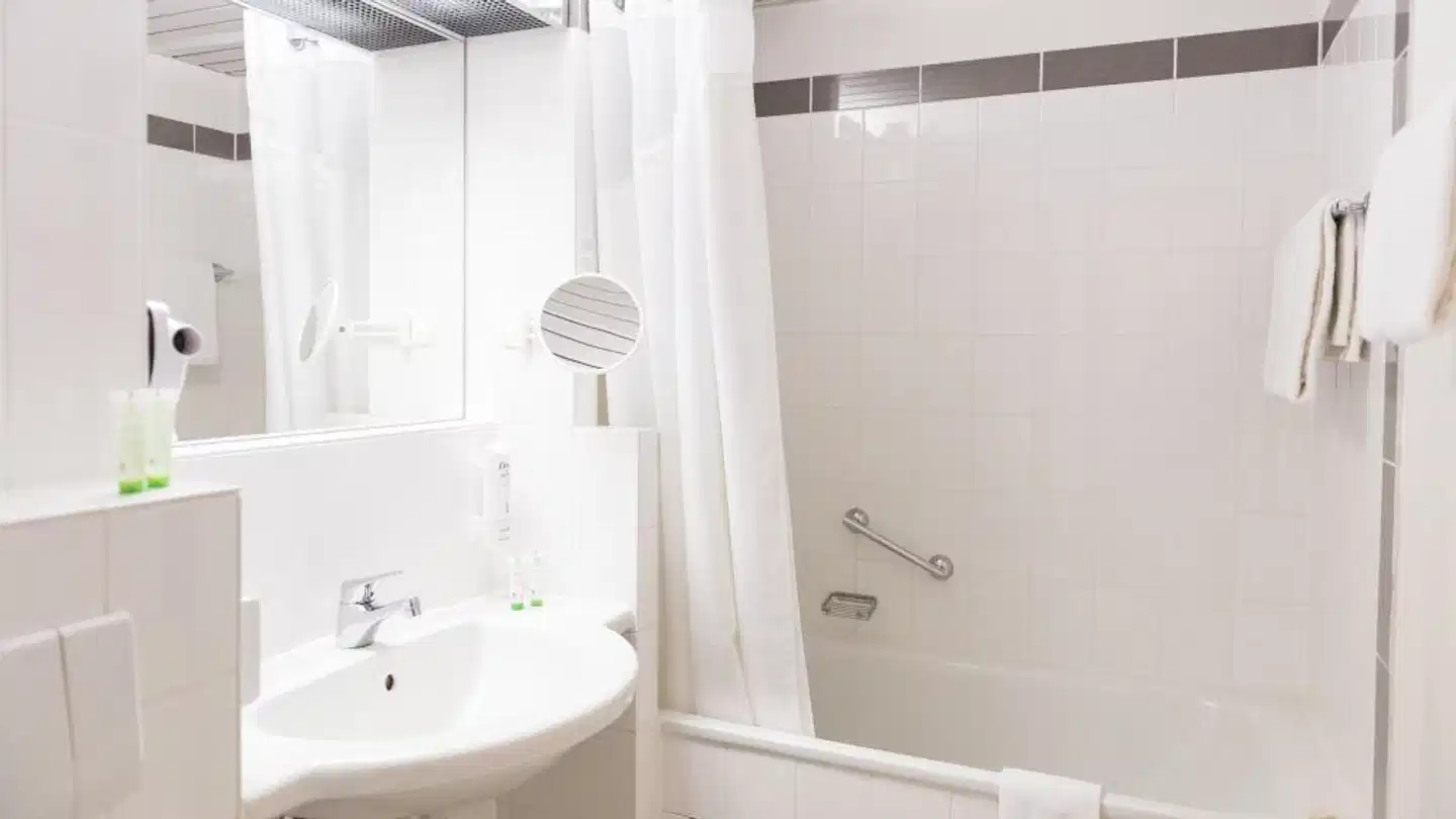 FOUR Essen City Centre Badezimmer