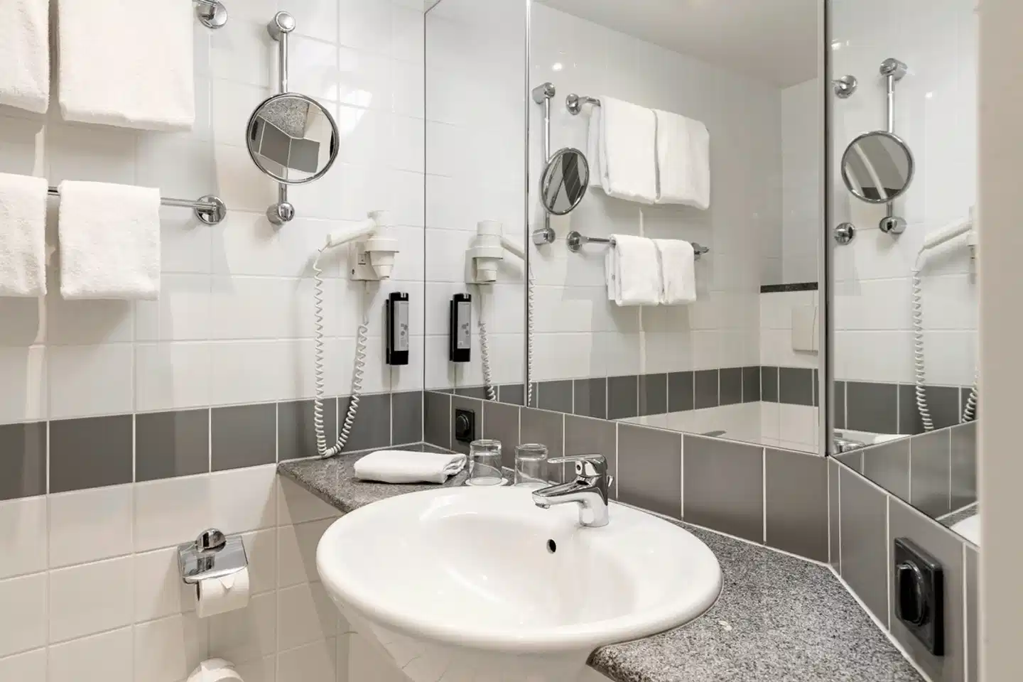 IntercityHotel Berlin Ostbahnhof Badezimmer