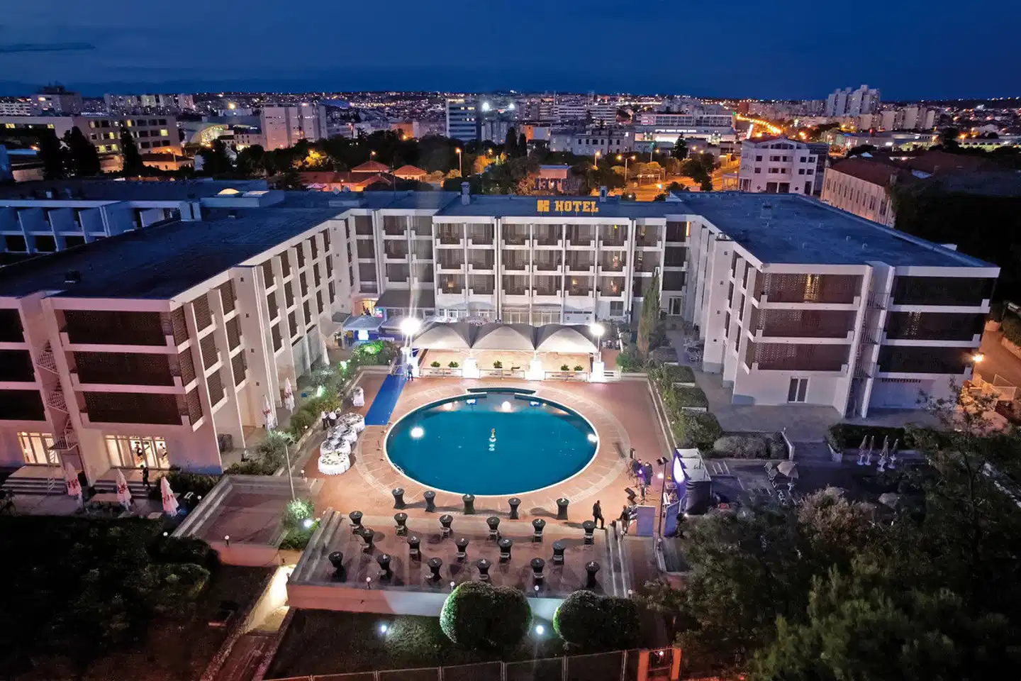 Hotel Kolovare Aussenansicht