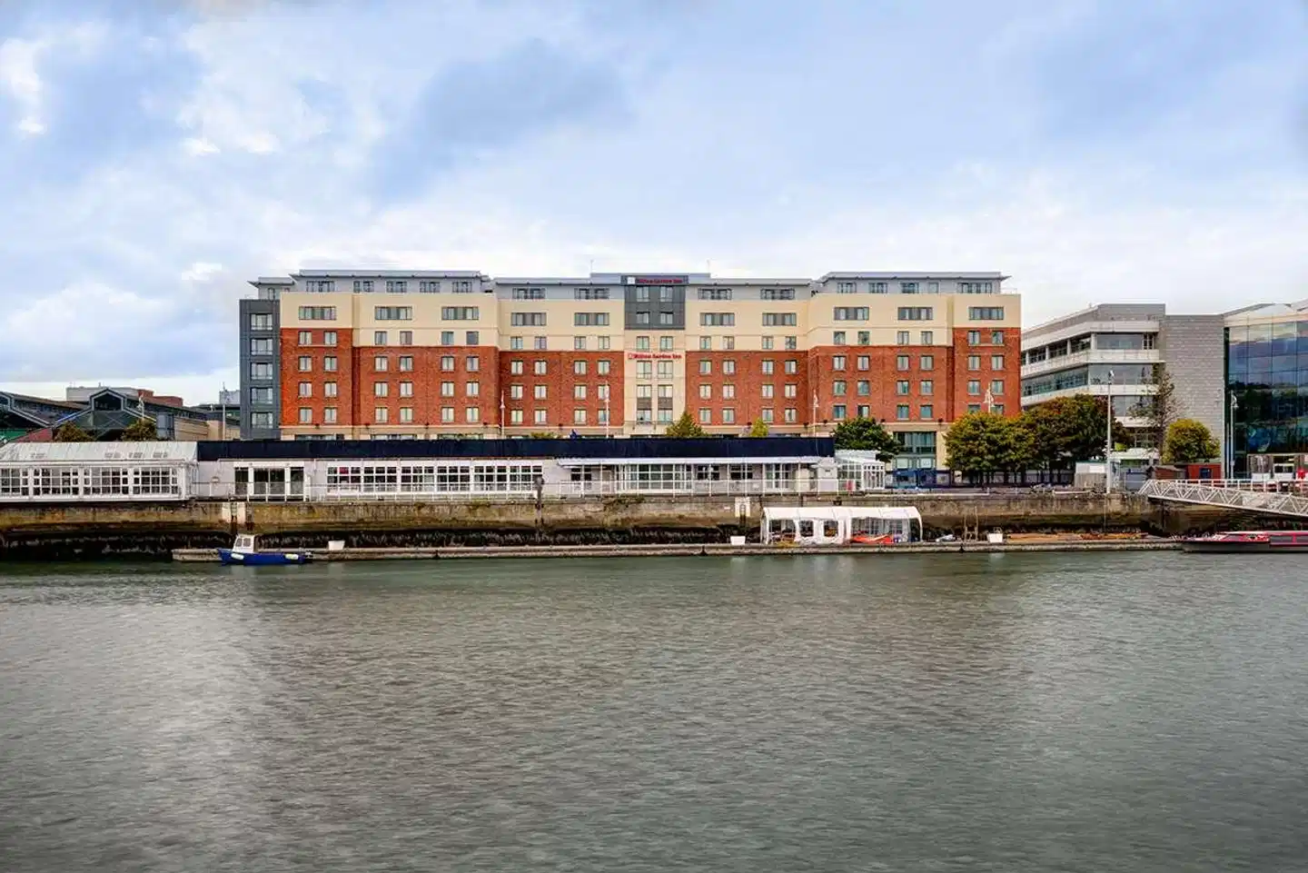 Hilton Garden Inn Dublin Custom House Aussenansicht