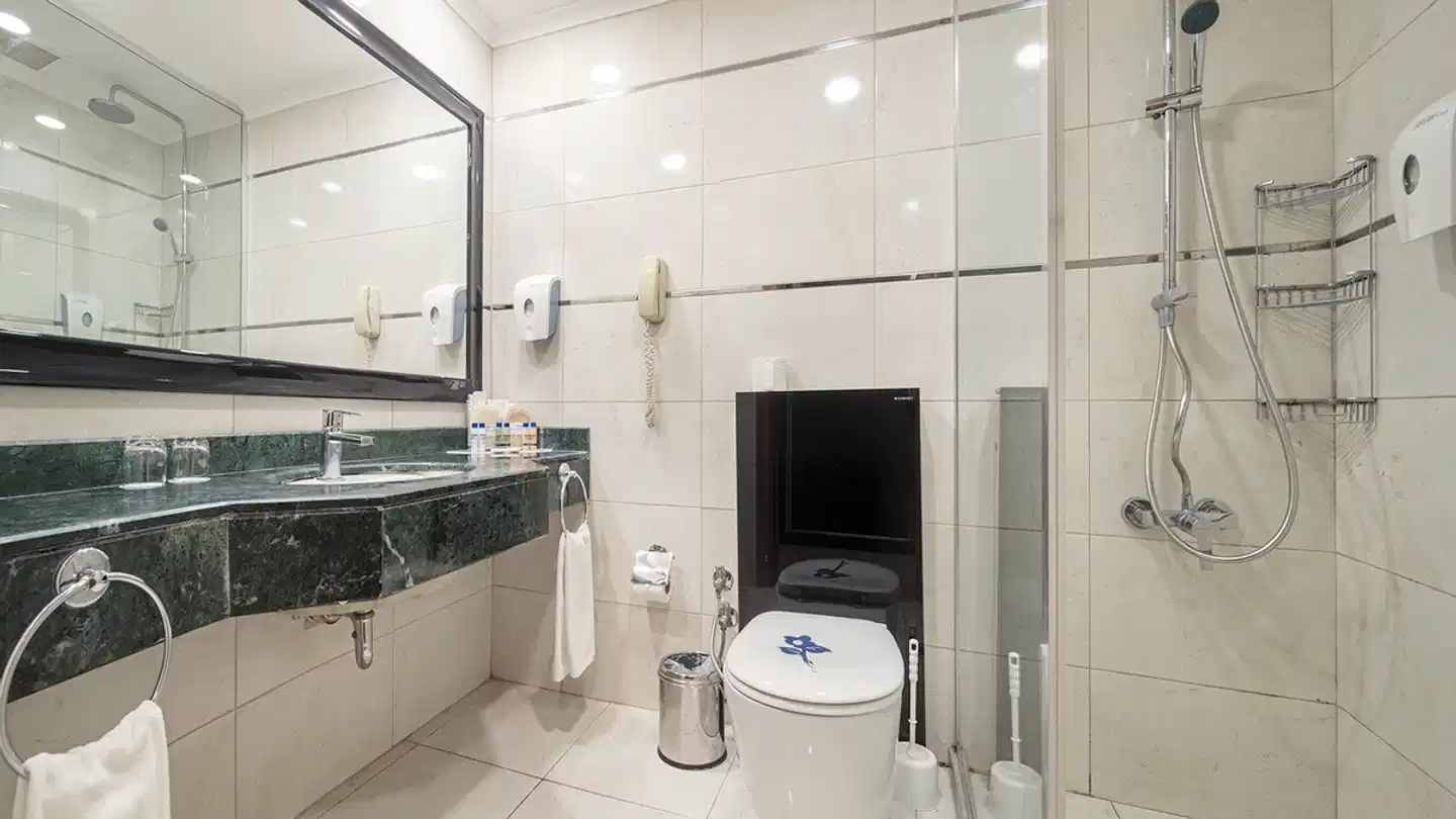 Pine Beach Belek Badezimmer